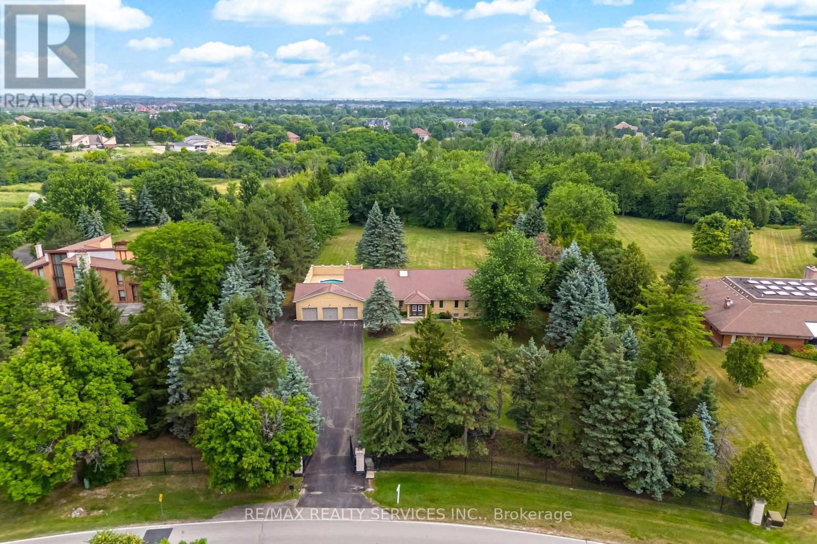 Property at 22 ROSEGARDEN DRIVE image 2