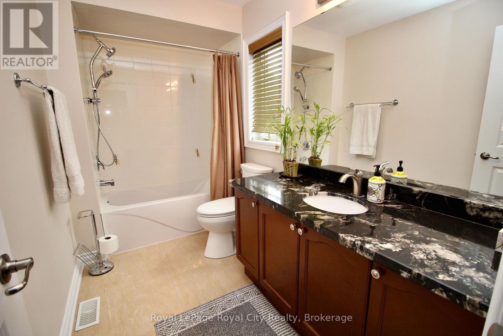 39 Dalmeny Drive, Brampton, Ontario  L6X 2Y4 - Photo 34 - W12278313