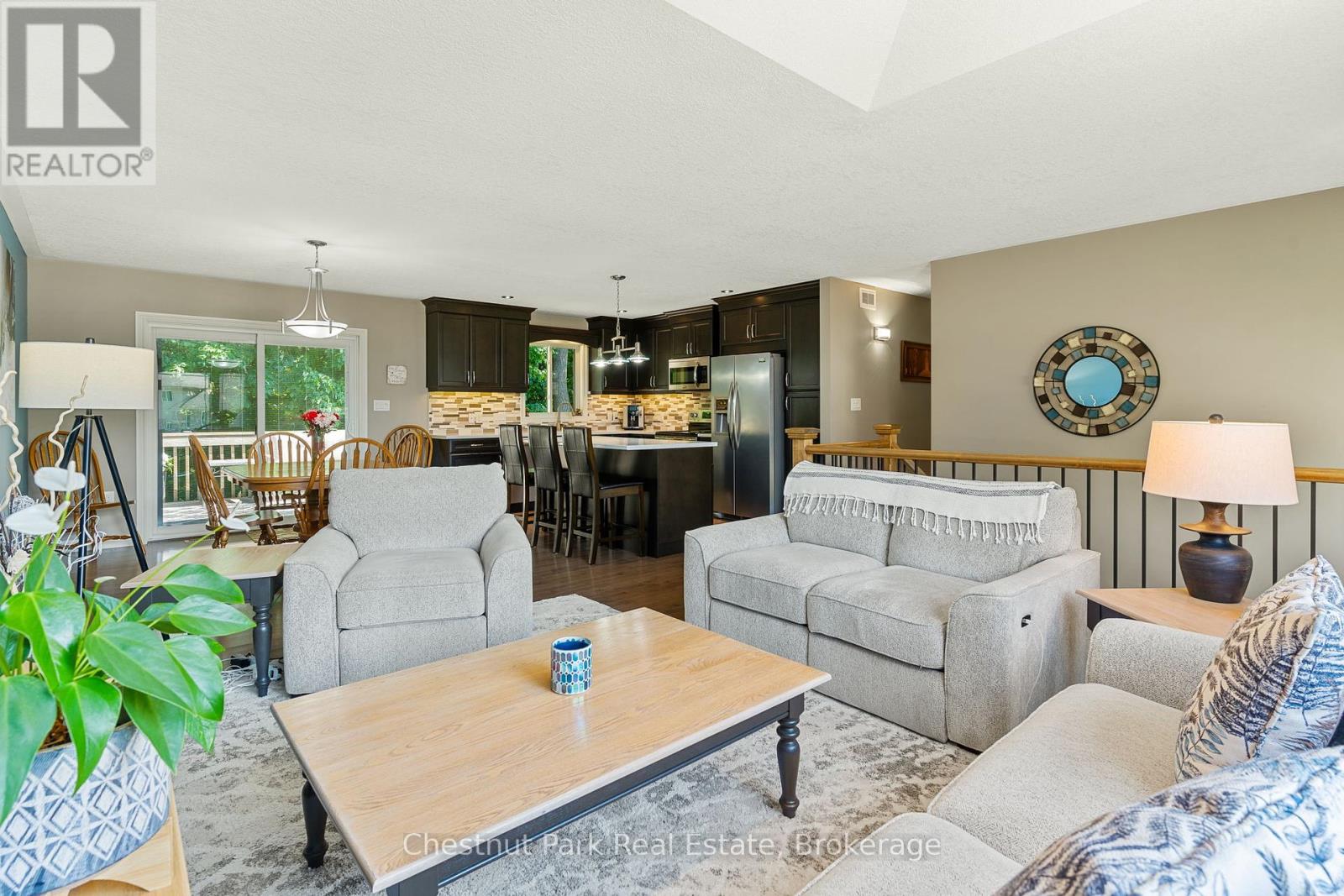 207 2nd Street W, Owen Sound, Ontario  N4K 0A6 - Photo 2 - X12278318