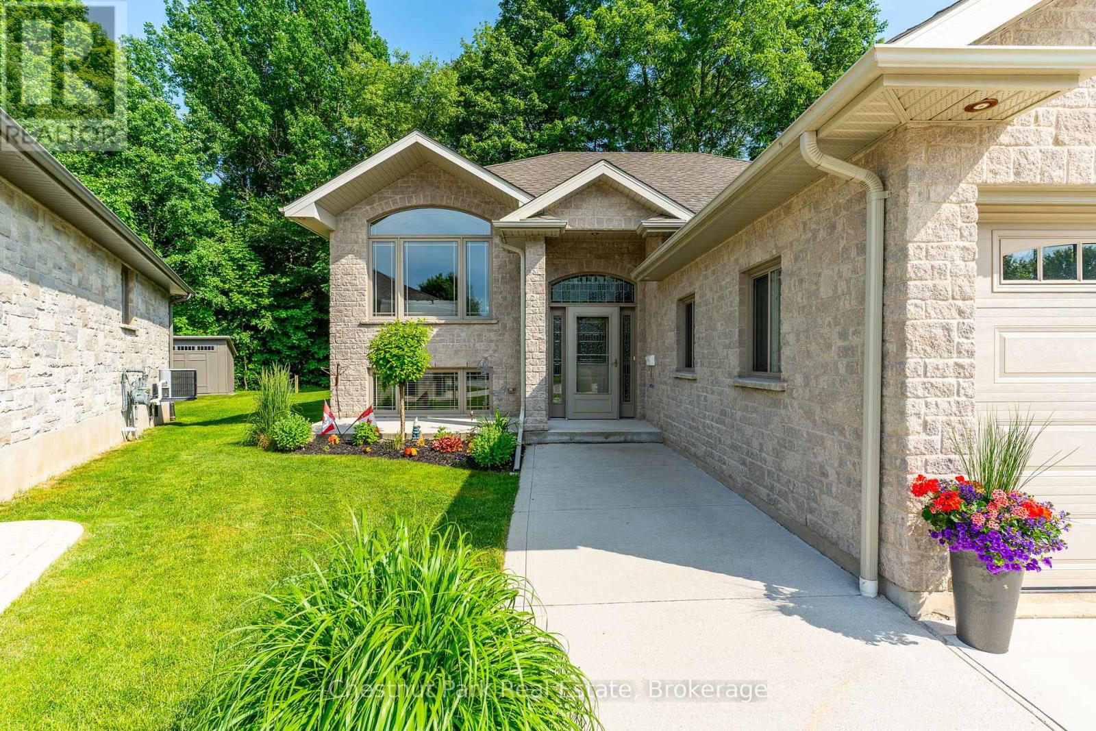 207 2nd Street W, Owen Sound, Ontario  N4K 0A6 - Photo 4 - X12278318