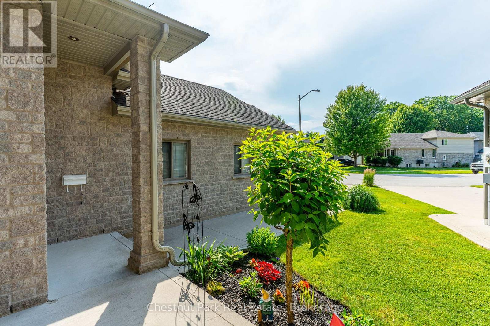 207 2nd Street W, Owen Sound, Ontario  N4K 0A6 - Photo 5 - X12278318