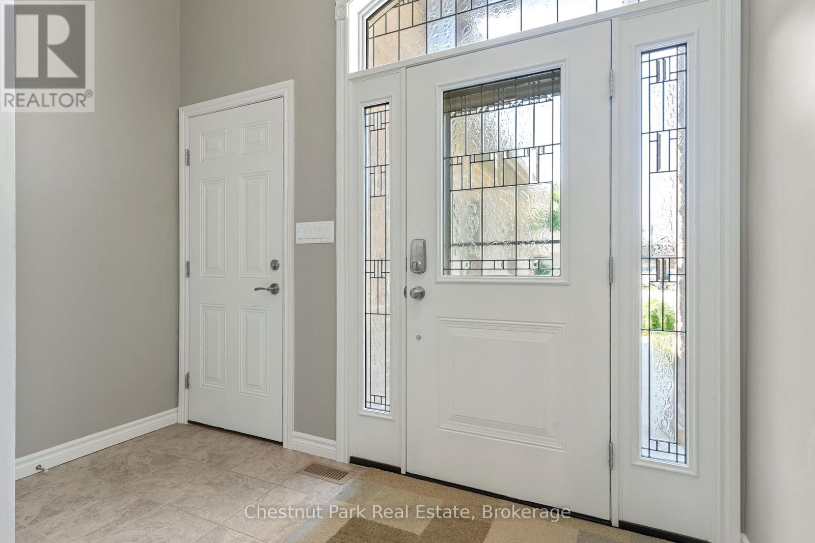207 2nd Street W, Owen Sound, Ontario  N4K 0A6 - Photo 6 - X12278318