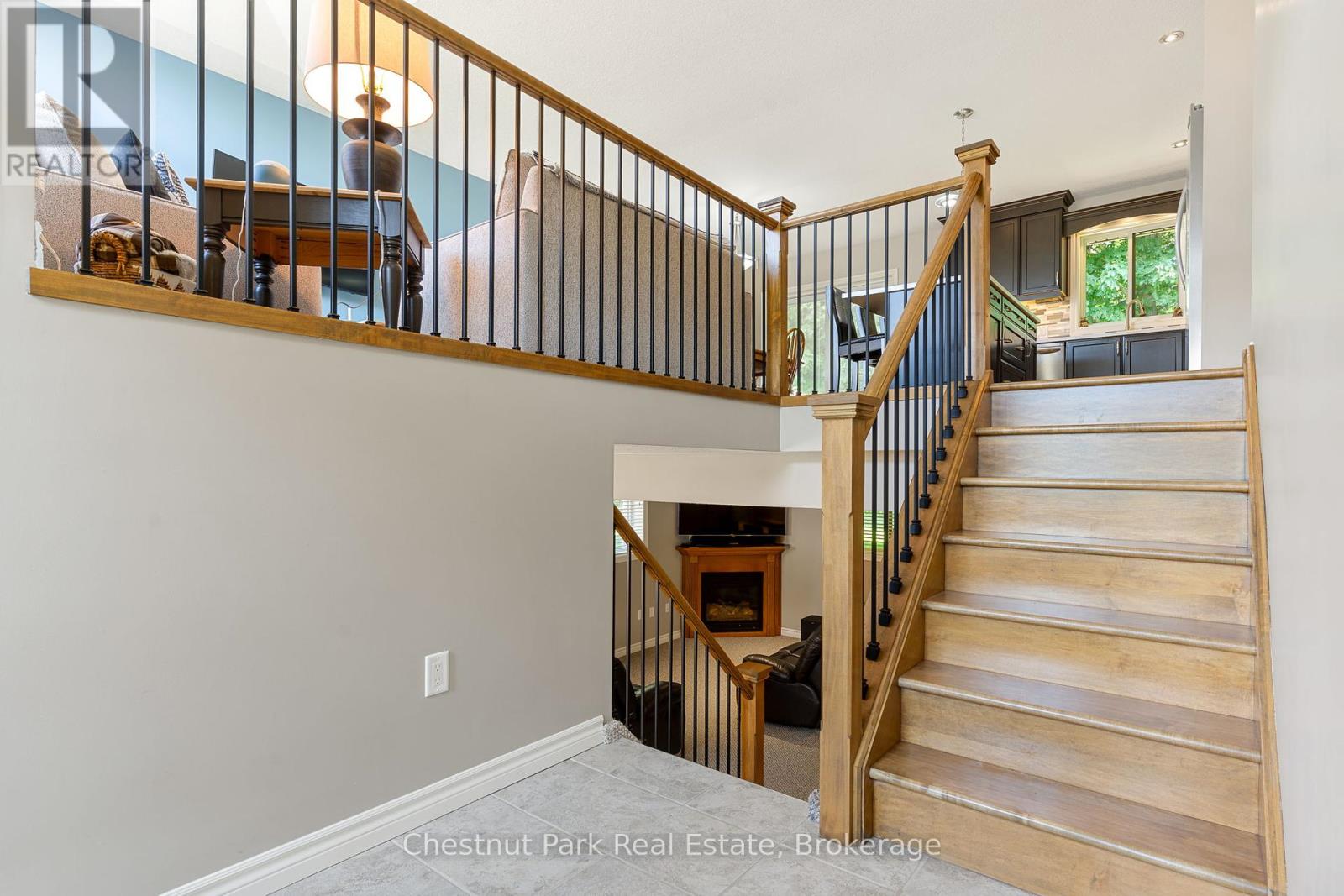 207 2nd Street W, Owen Sound, Ontario  N4K 0A6 - Photo 7 - X12278318