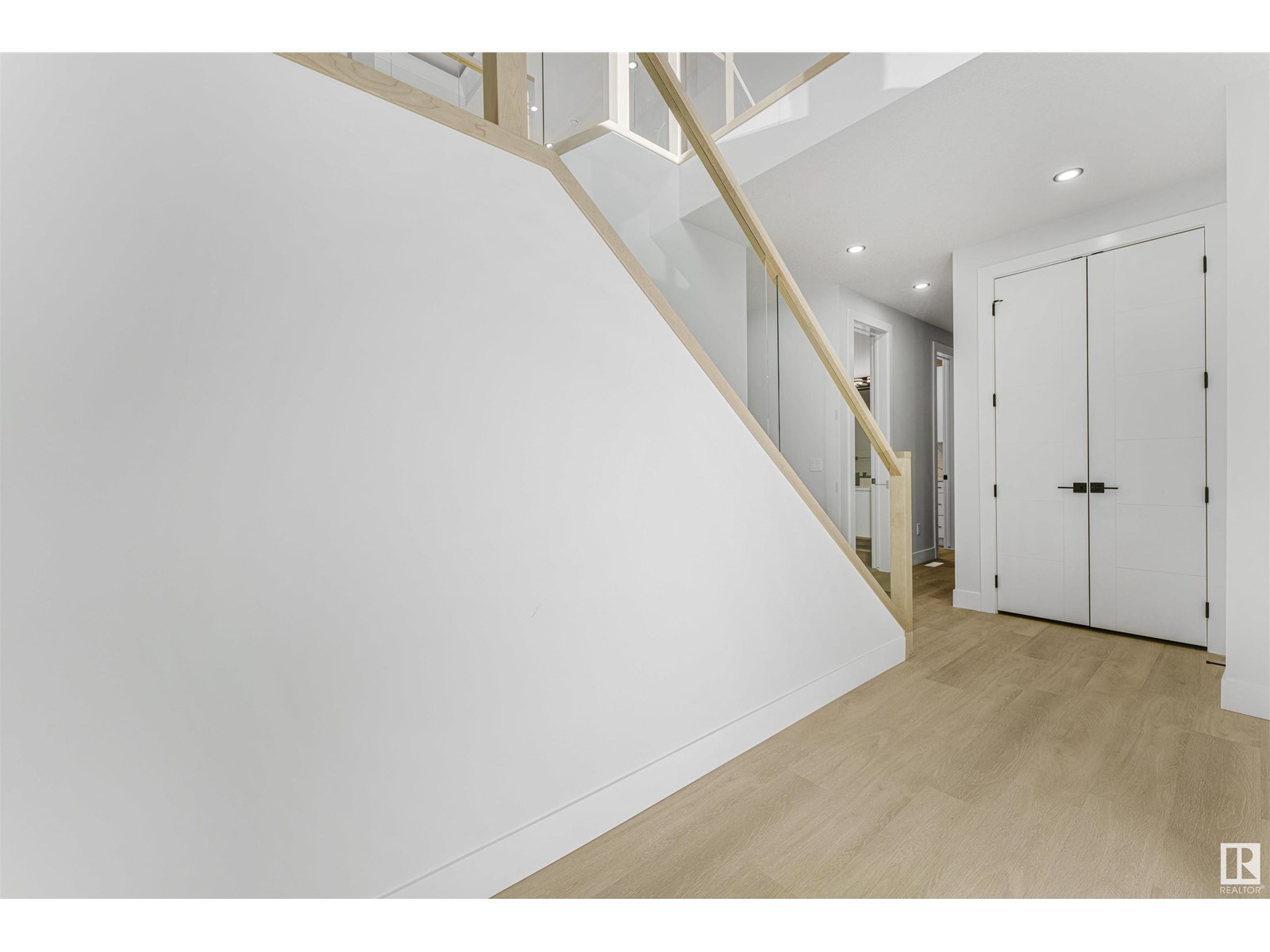 Property at 3930 41 AV image 5