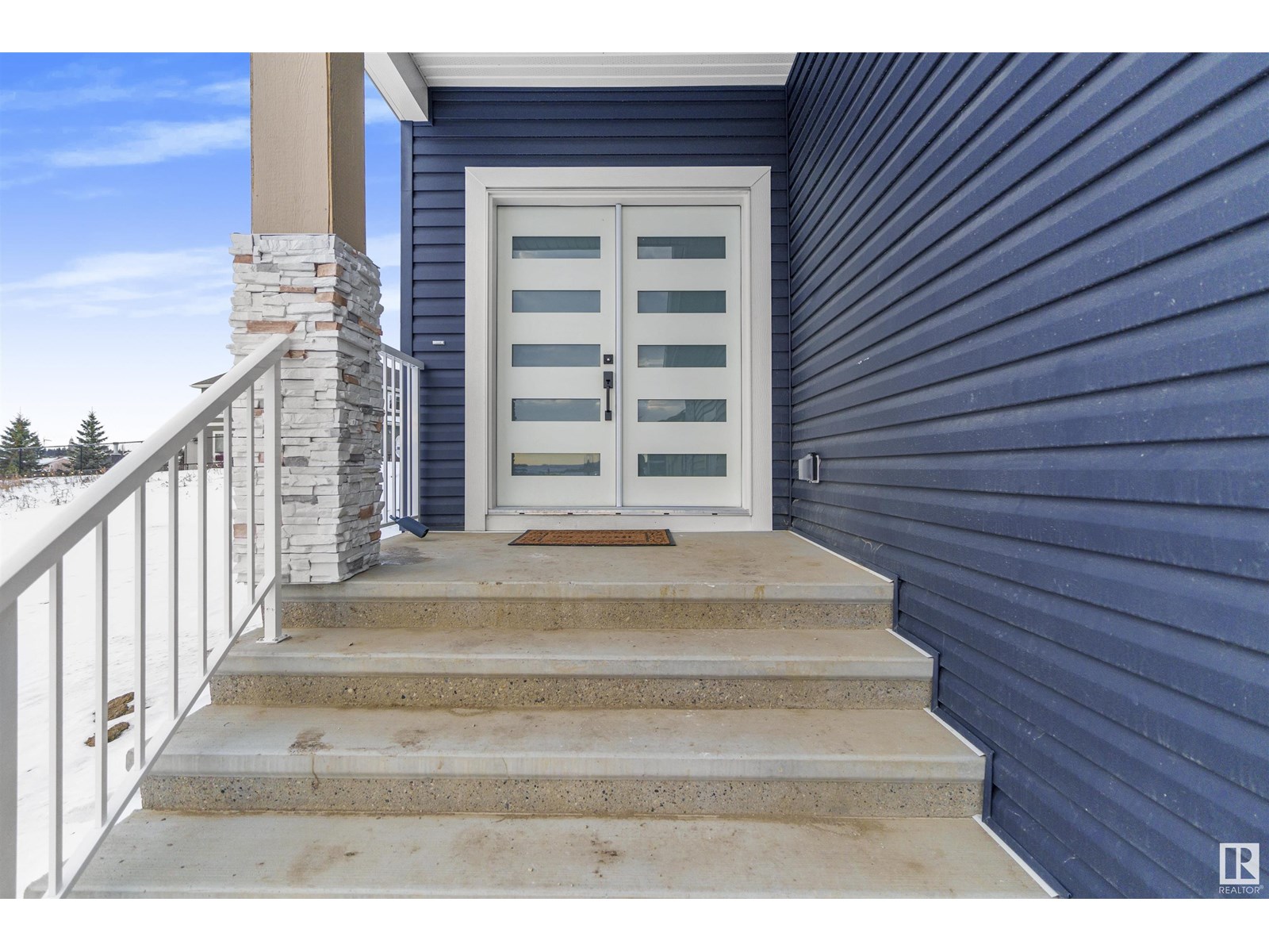Property at 3930 41 AV image 3