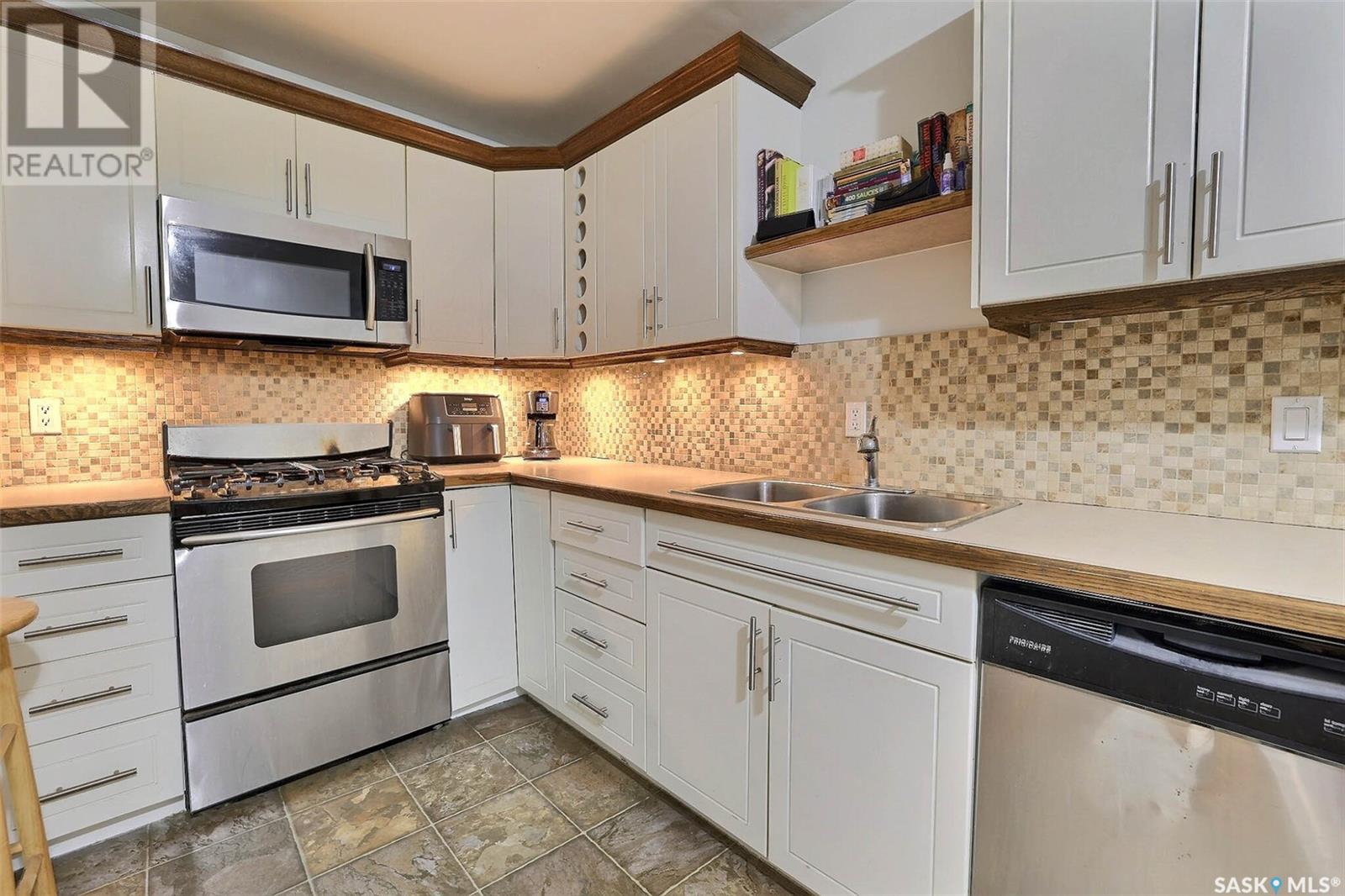 Property at 2711 Hill AVENUE image 5