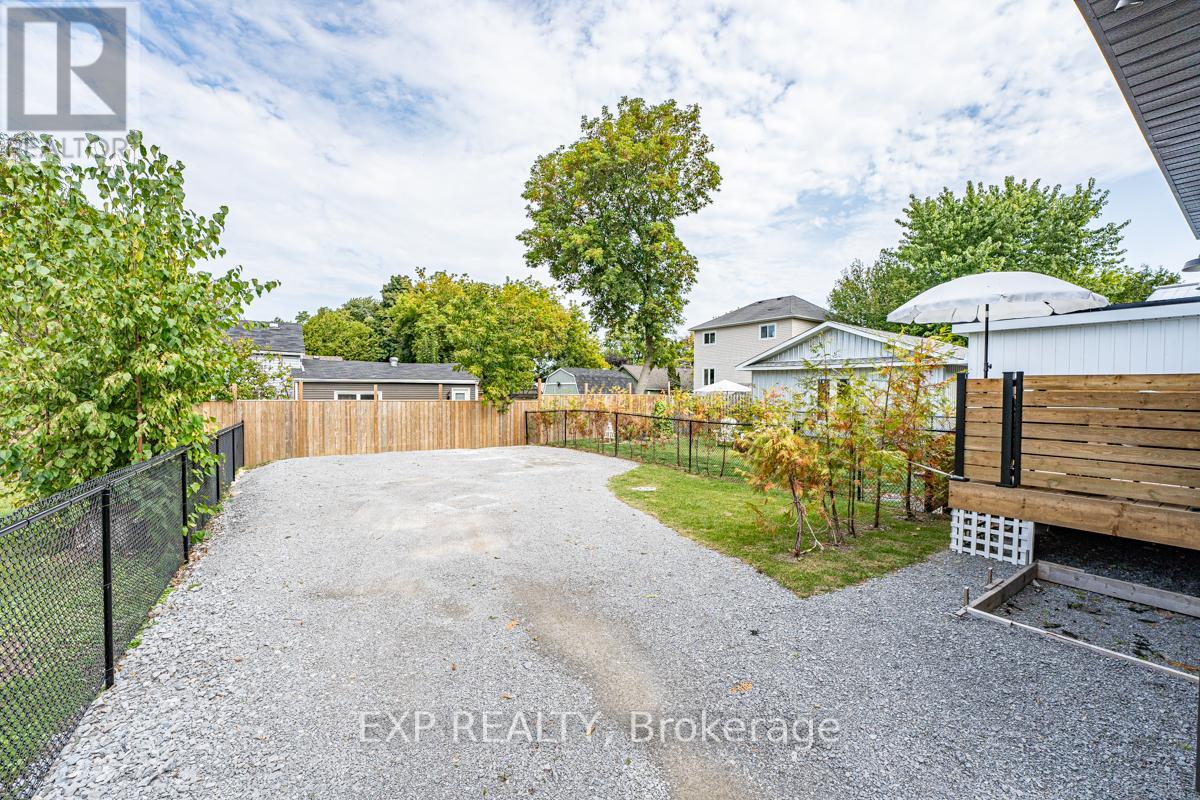 944 Lake Drive E, Georgina, Ontario  L0E 1L0 - Photo 38 - N12278351