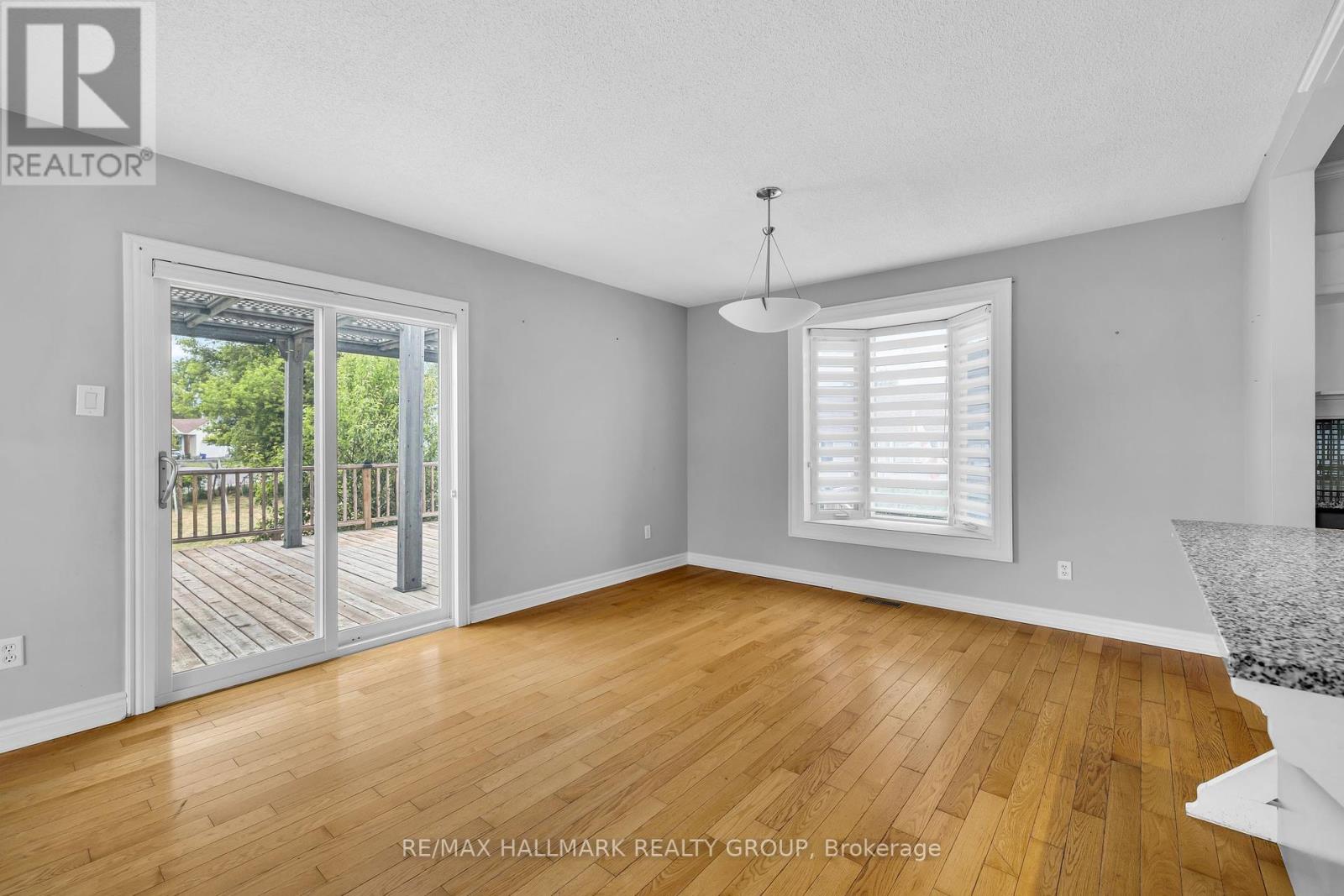 148 Charles Street, Arnprior, Ontario  K7S 1A7 - Photo 10 - X12278513