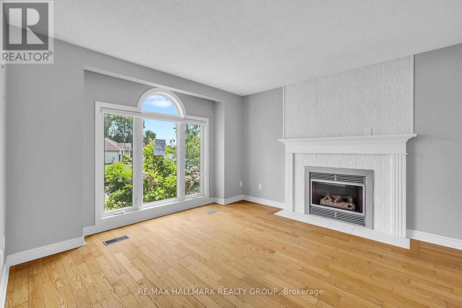 148 Charles Street, Arnprior, Ontario  K7S 1A7 - Photo 6 - X12278513