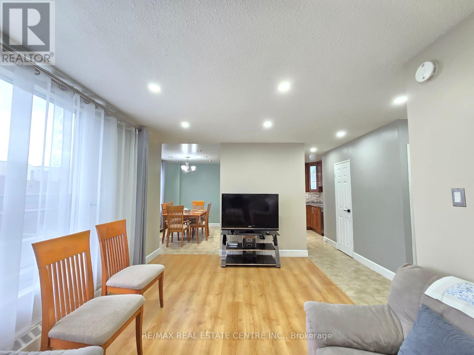Property at 212 - 1055 A FORESTWOOD DRIVE image 5