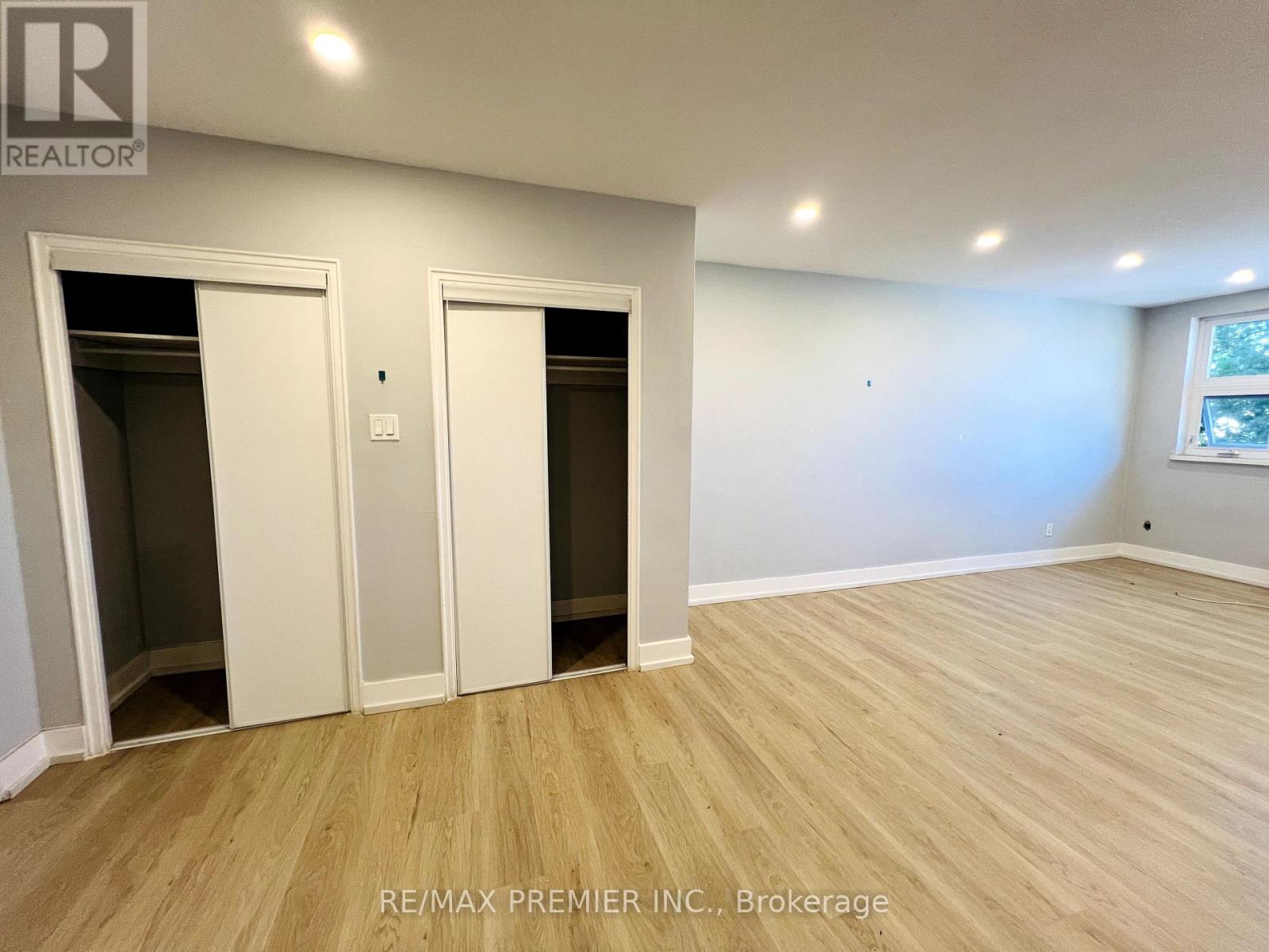 302 - 3046 Jaguar Valley Drive, Mississauga, Ontario  L5A 2J3 - Photo 2 - W12278359