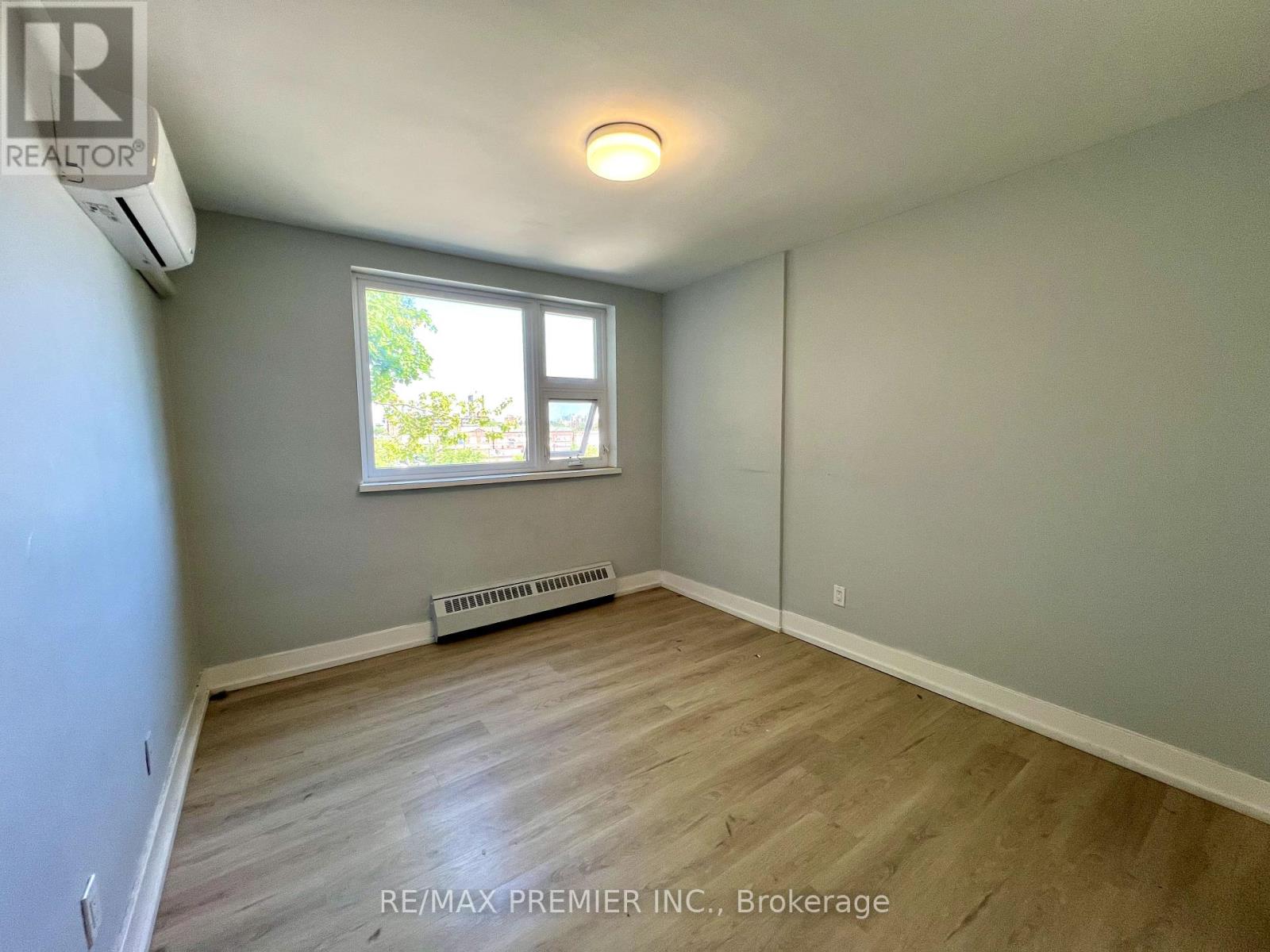 302 - 3046 Jaguar Valley Drive, Mississauga, Ontario  L5A 2J3 - Photo 4 - W12278359
