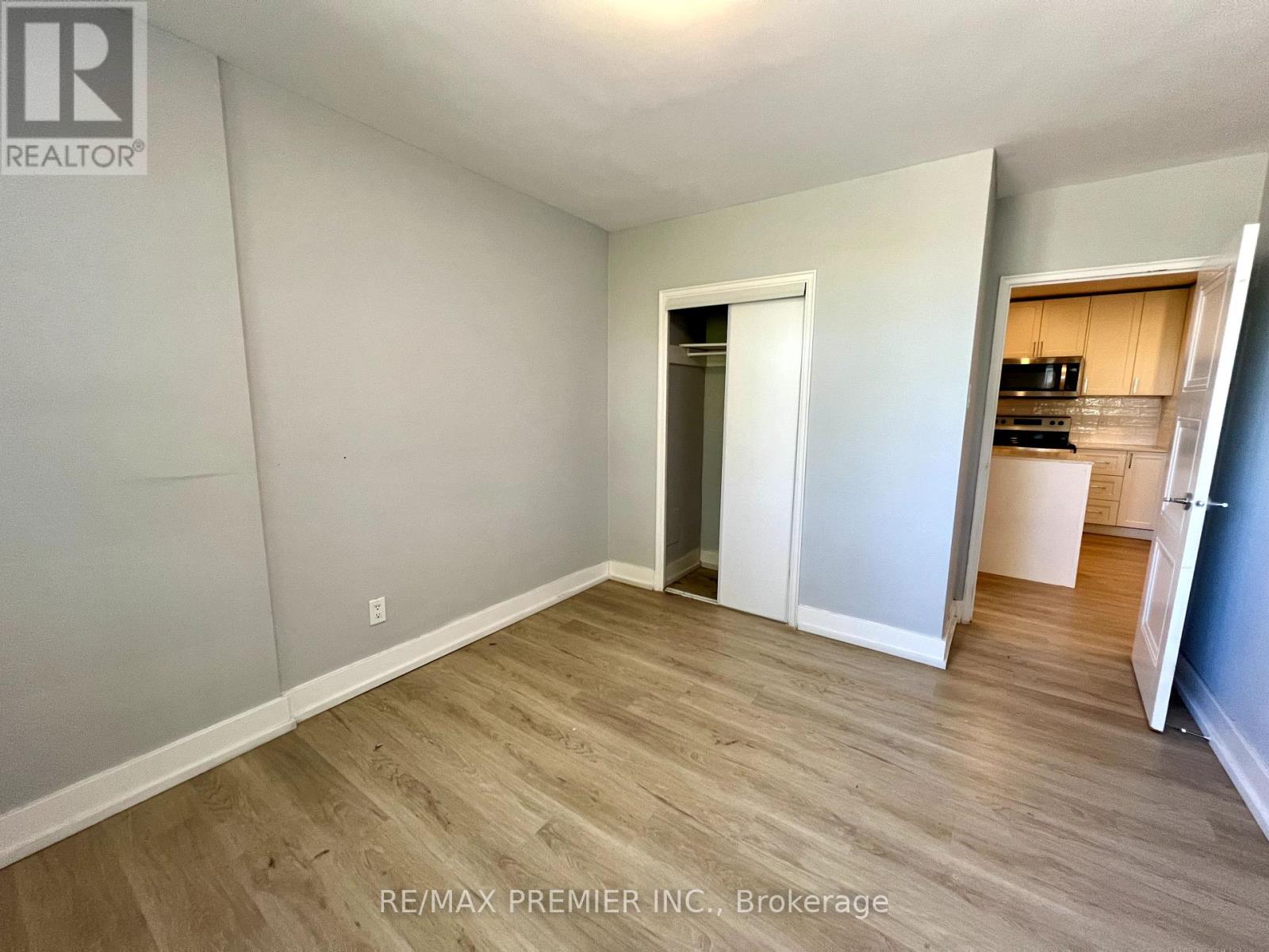 302 - 3046 Jaguar Valley Drive, Mississauga, Ontario  L5A 2J3 - Photo 5 - W12278359