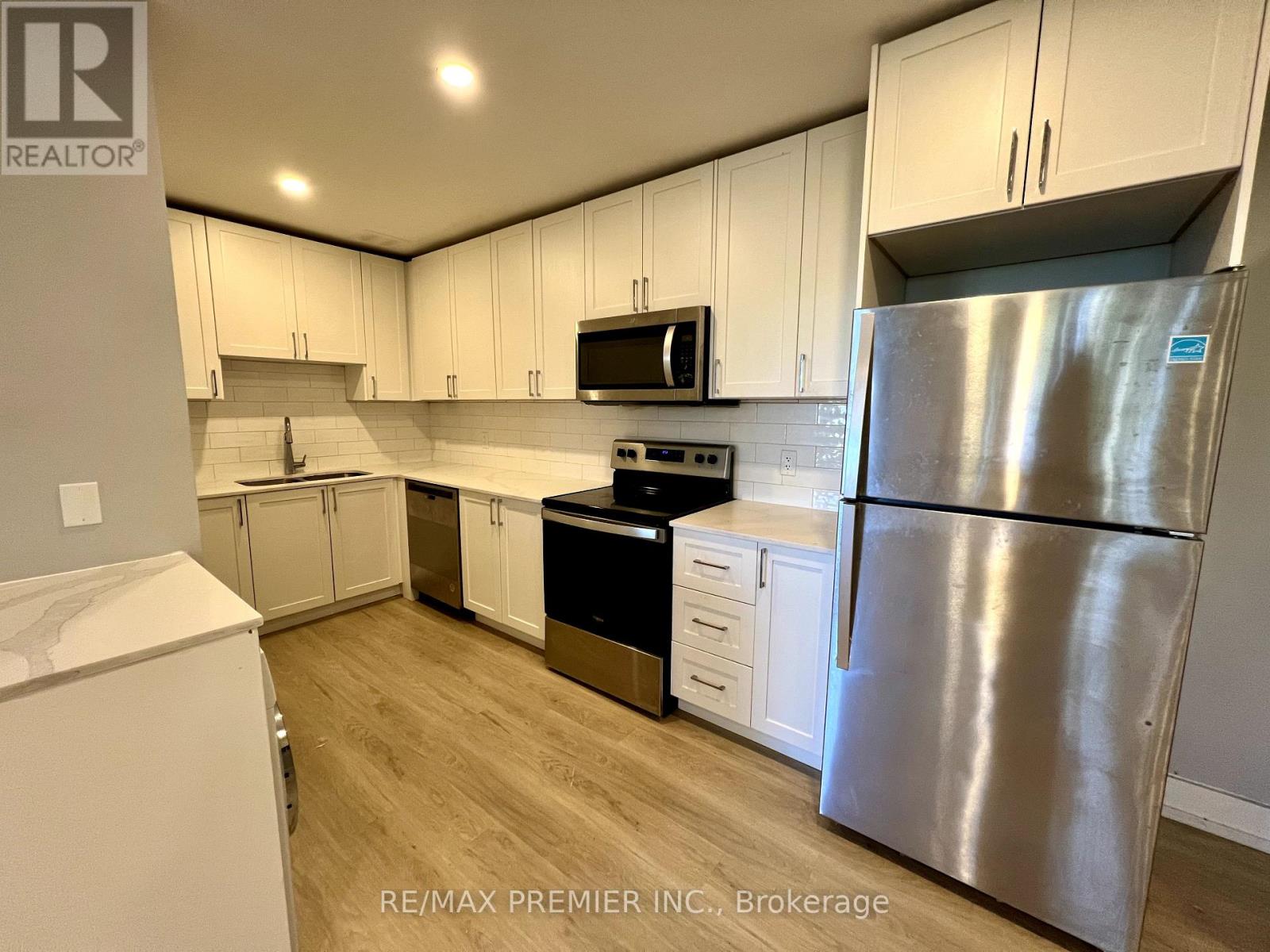 302 - 3046 Jaguar Valley Drive, Mississauga, Ontario  L5A 2J3 - Photo 7 - W12278359