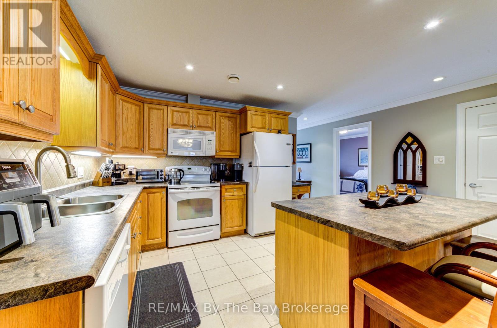 122 Meadow Lane, Wasaga Beach, Ontario  L9Z 0A4 - Photo 10 - S12278538