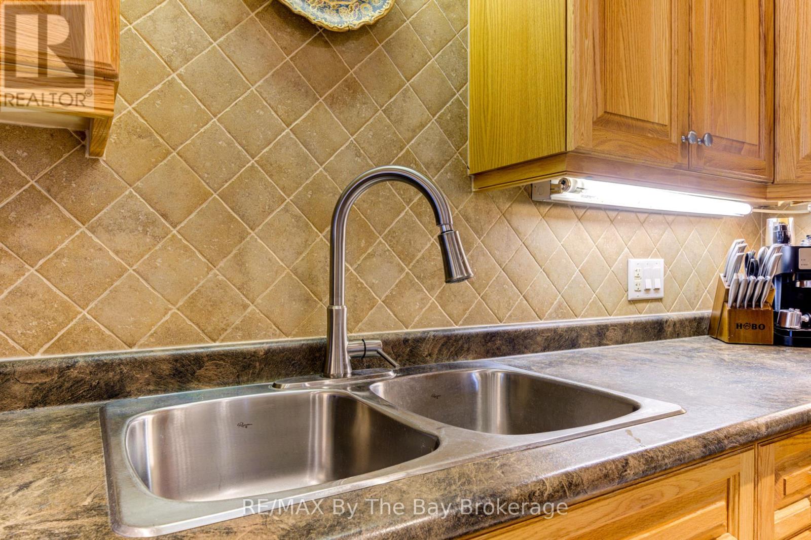 122 Meadow Lane, Wasaga Beach, Ontario  L9Z 0A4 - Photo 14 - S12278538