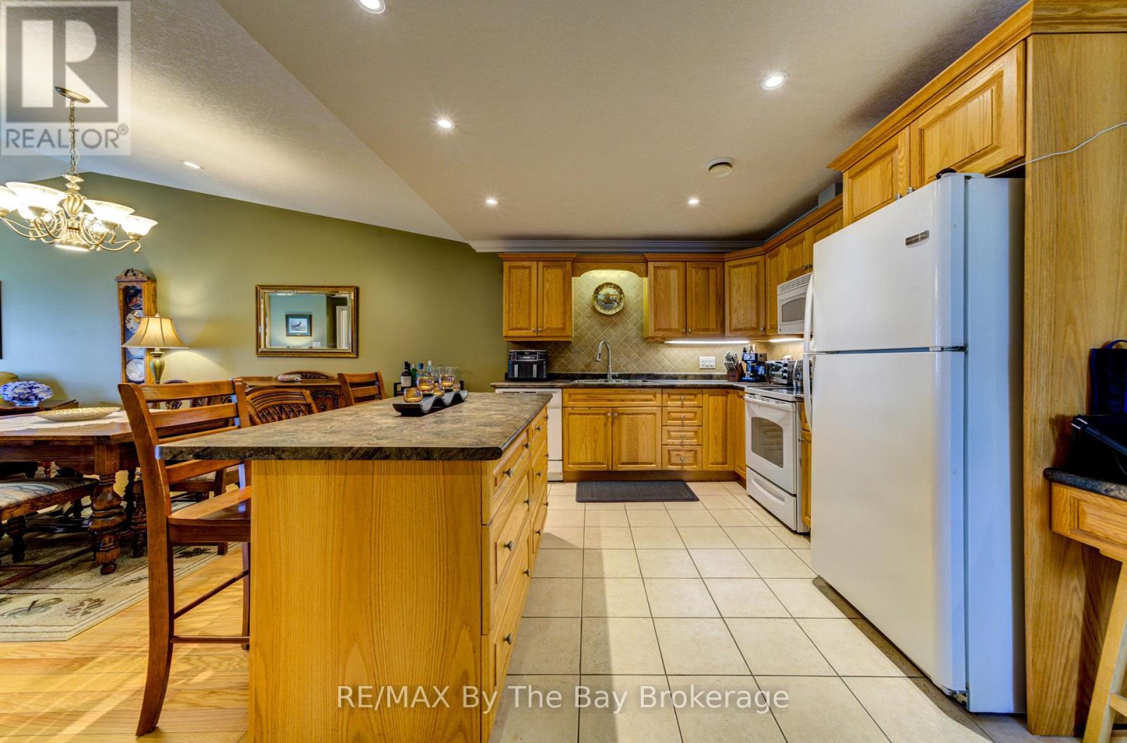 122 Meadow Lane, Wasaga Beach, Ontario  L9Z 0A4 - Photo 7 - S12278538