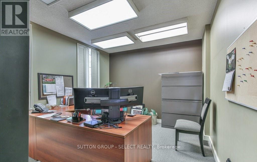 444 York Street, London East (East K), Ontario  N6B 2V9 - Photo 10 - X12278402