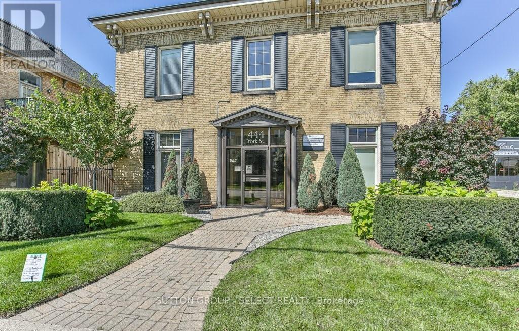 444 York Street, London East (East K), Ontario  N6B 2V9 - Photo 2 - X12278402