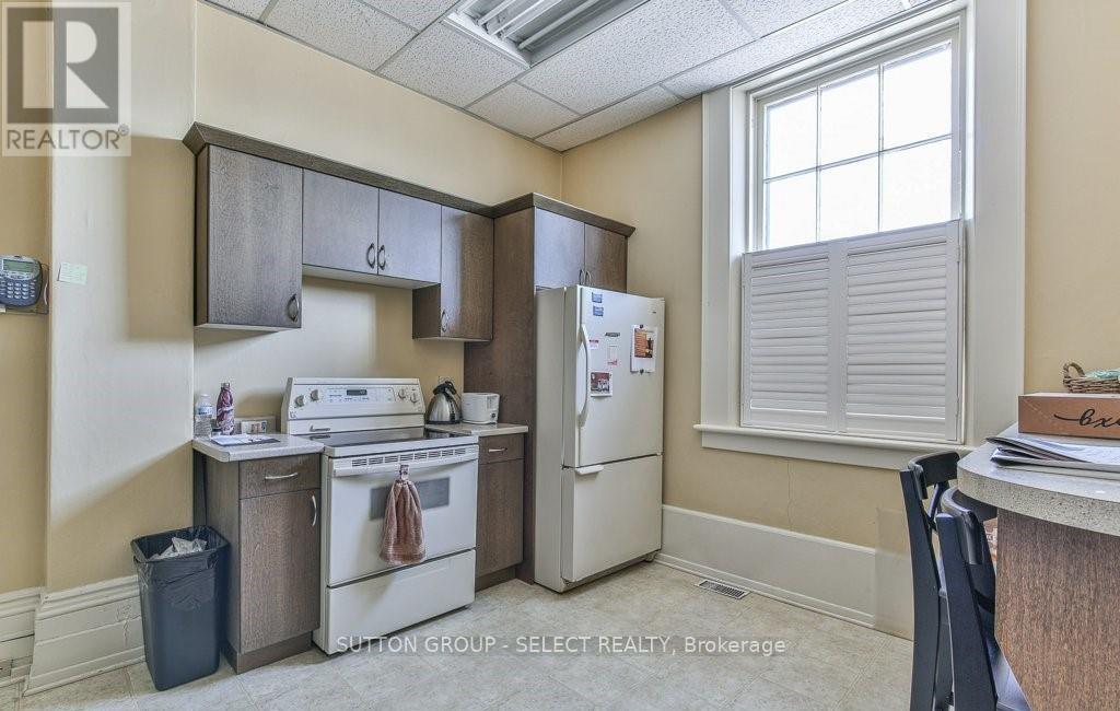 444 York Street, London East (East K), Ontario  N6B 2V9 - Photo 14 - X12278402