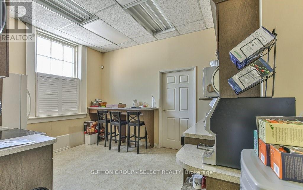 444 York Street, London East (East K), Ontario  N6B 2V9 - Photo 13 - X12278402