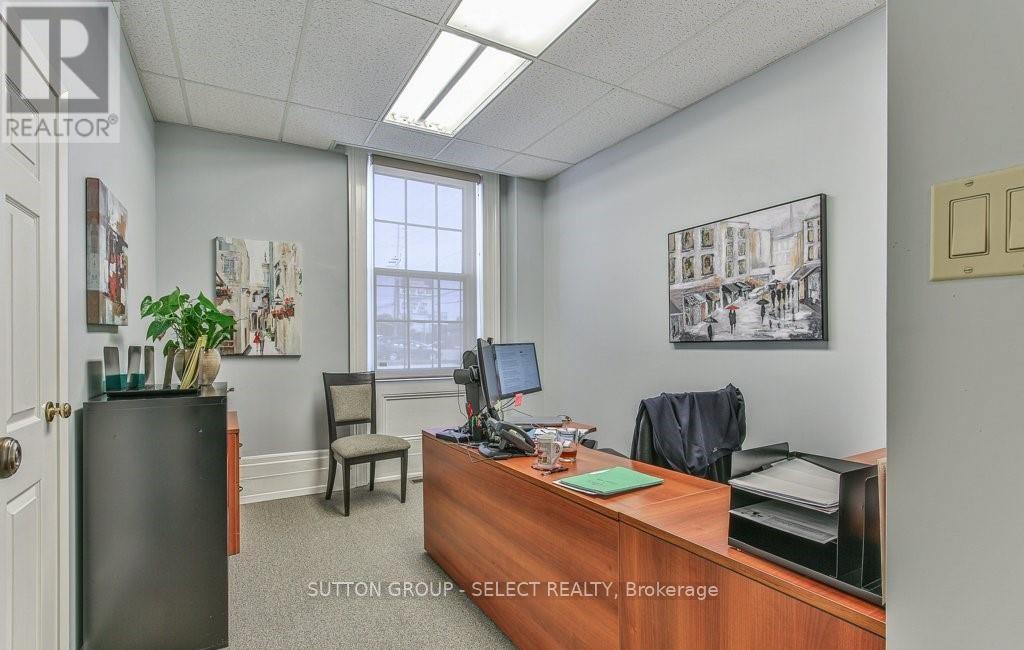 444 York Street, London East (East K), Ontario  N6B 2V9 - Photo 11 - X12278402