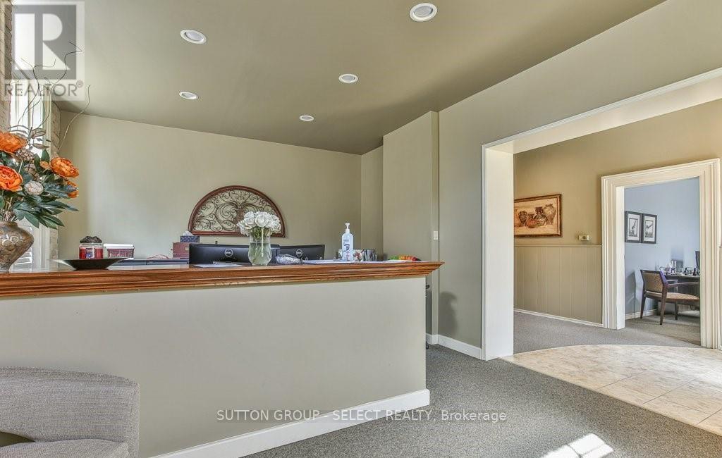 444 York Street, London East (East K), Ontario  N6B 2V9 - Photo 6 - X12278402