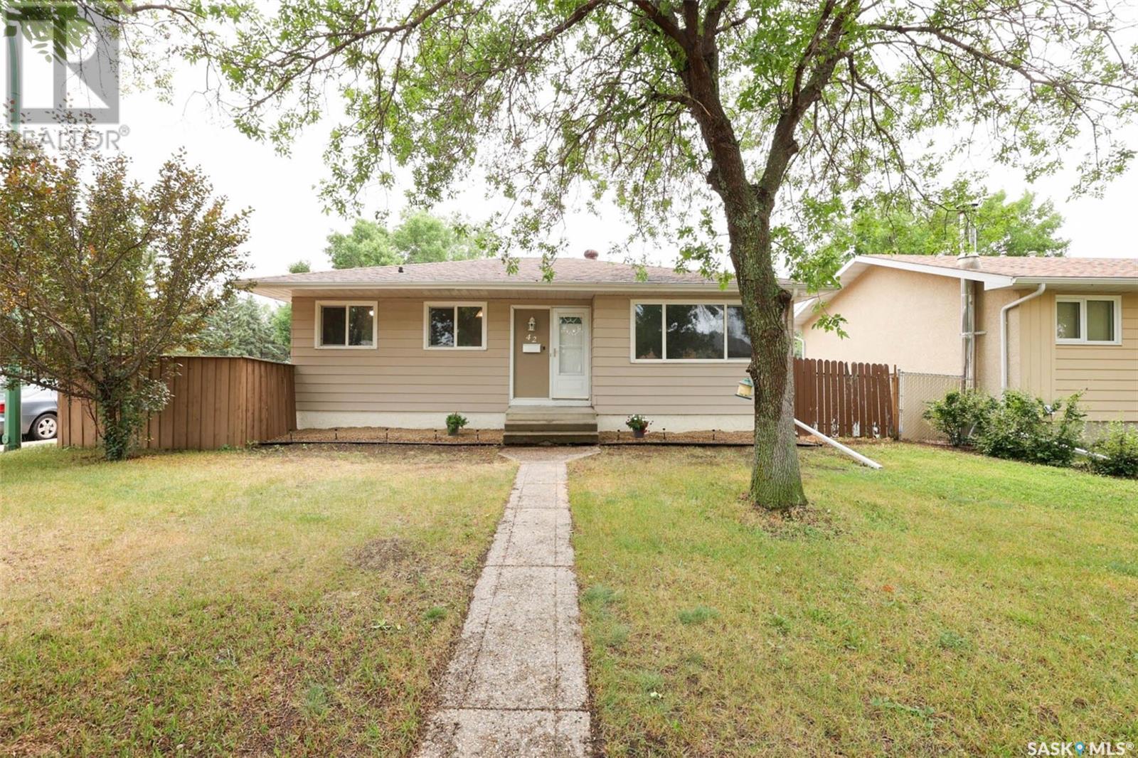 42 Storey CRESCENT, regina, Saskatchewan