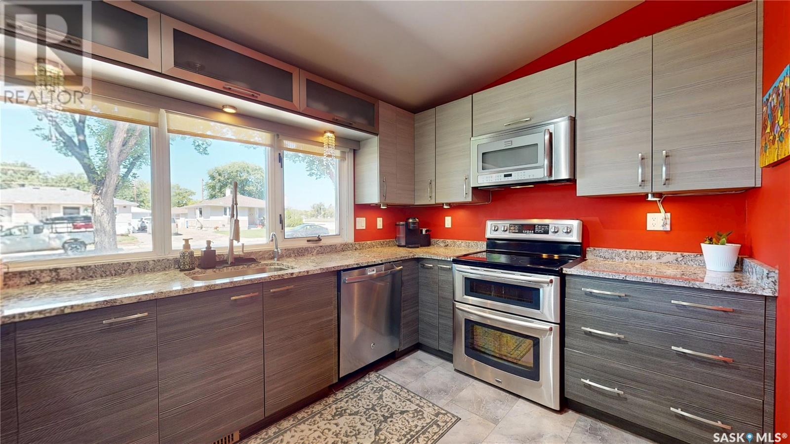 Property at 102 MCINNIS CRESCENT image 1