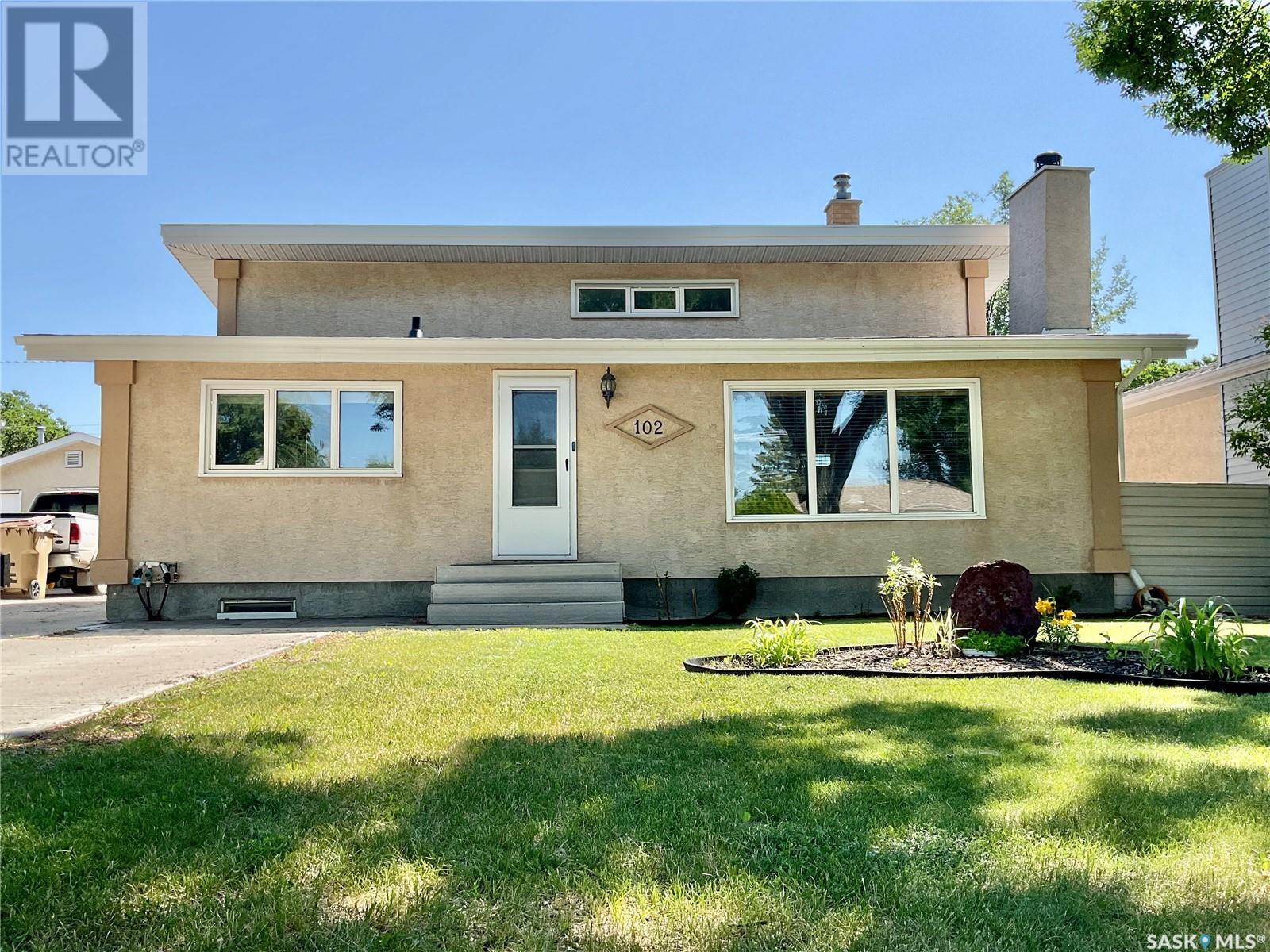 Property at 102 MCINNIS CRESCENT image 3