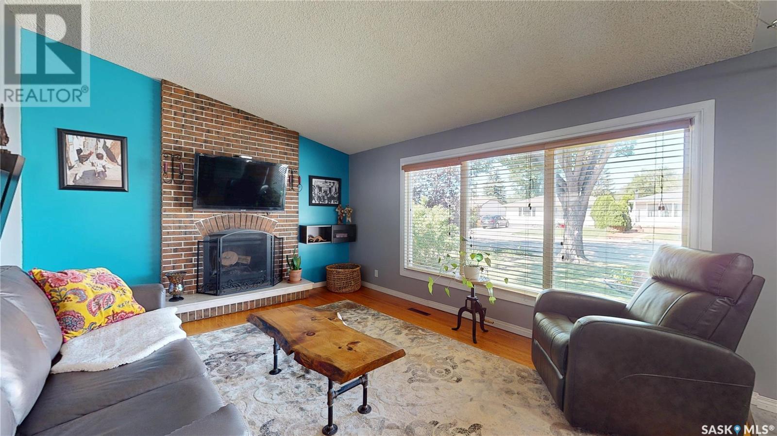 Property at 102 MCINNIS CRESCENT image 4