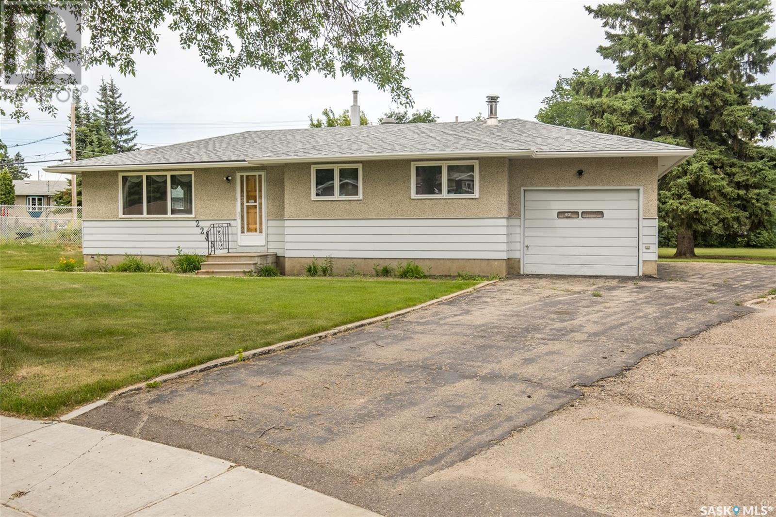 2245 Steuart AVENUE, prince albert, Saskatchewan
