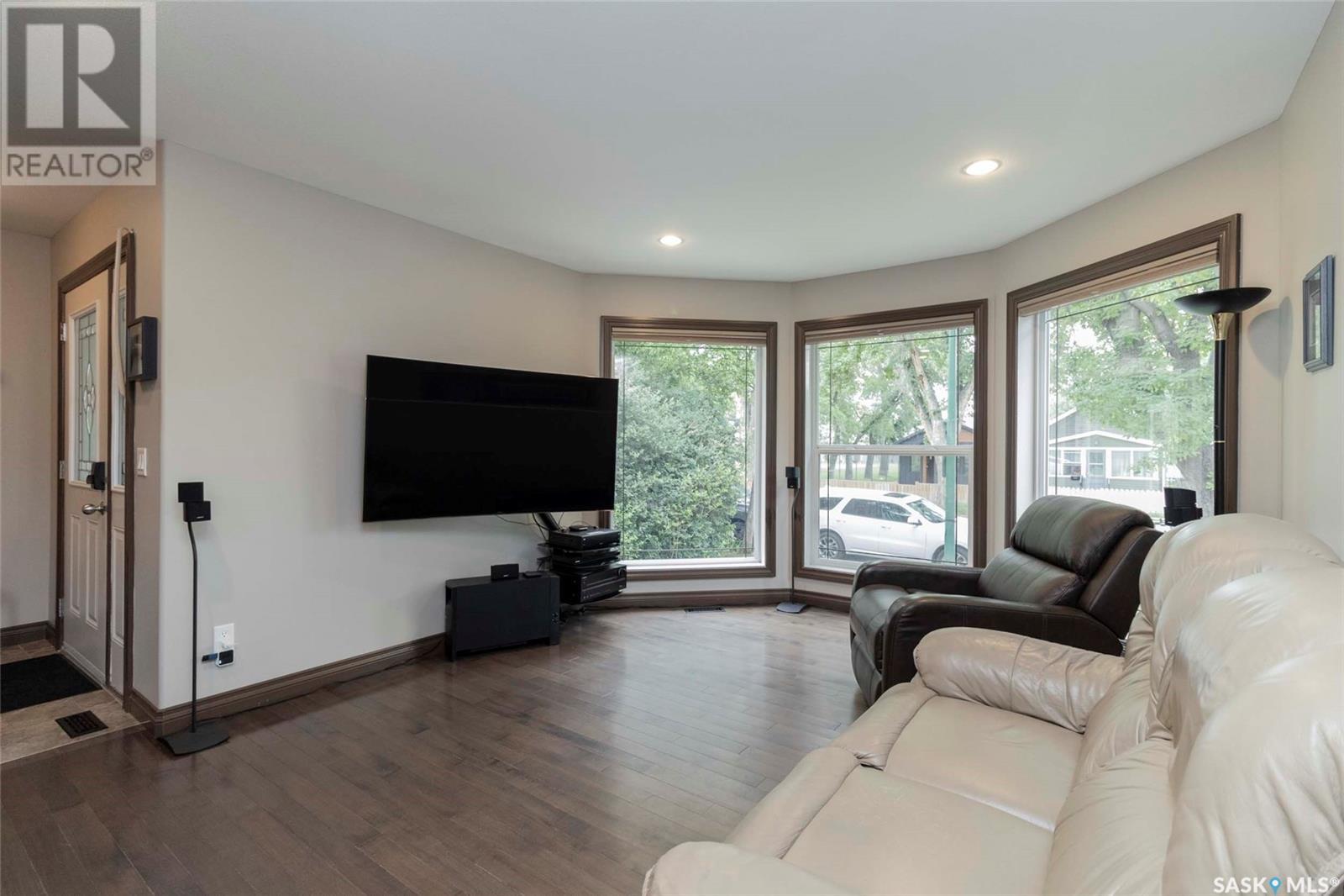 Property at 1405 7th AVENUE N image 5