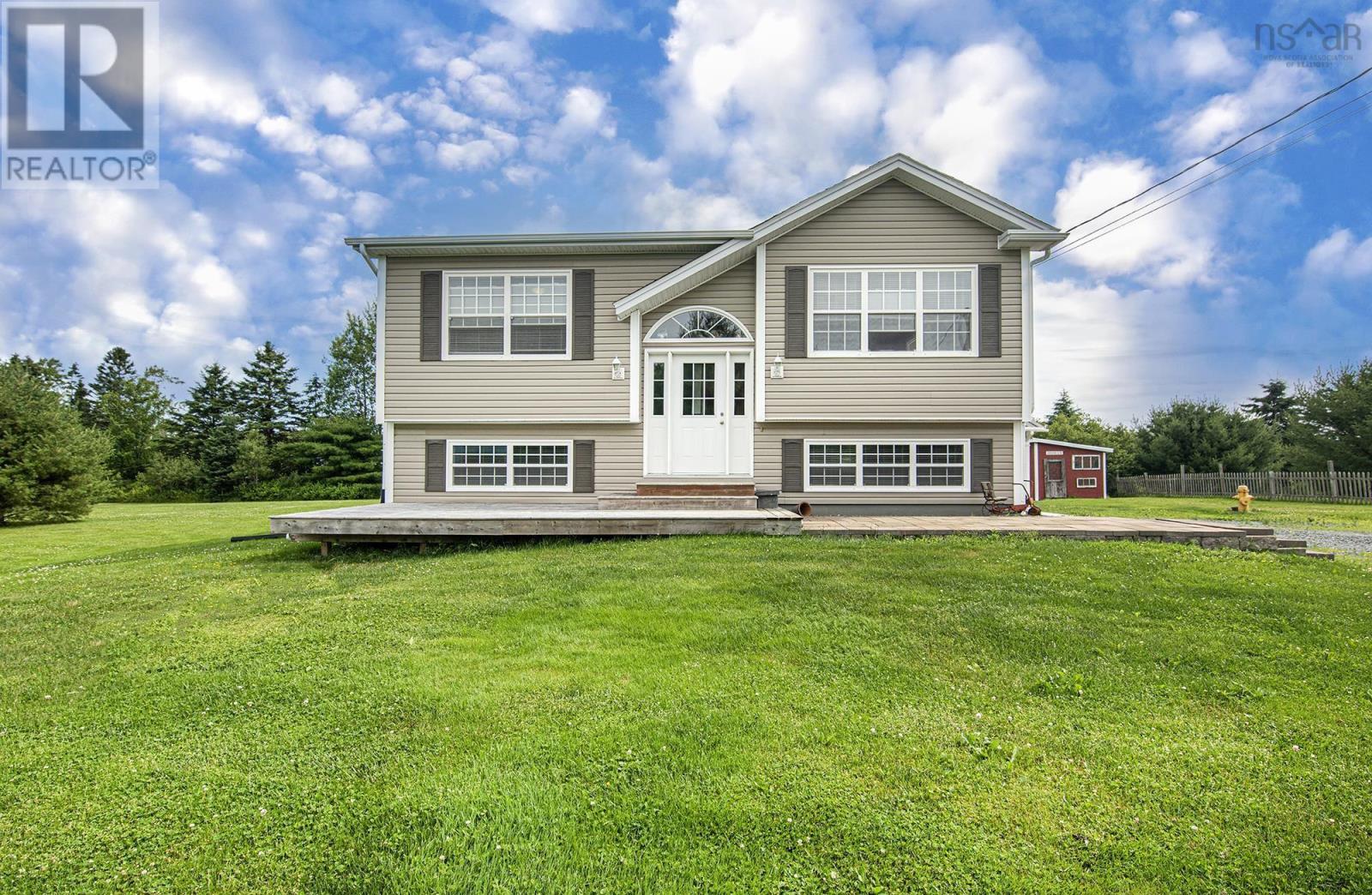 579 Highway 1, Mount Uniacke, Nova Scotia  B0N 1Z0 - Photo 2 - 202517160
