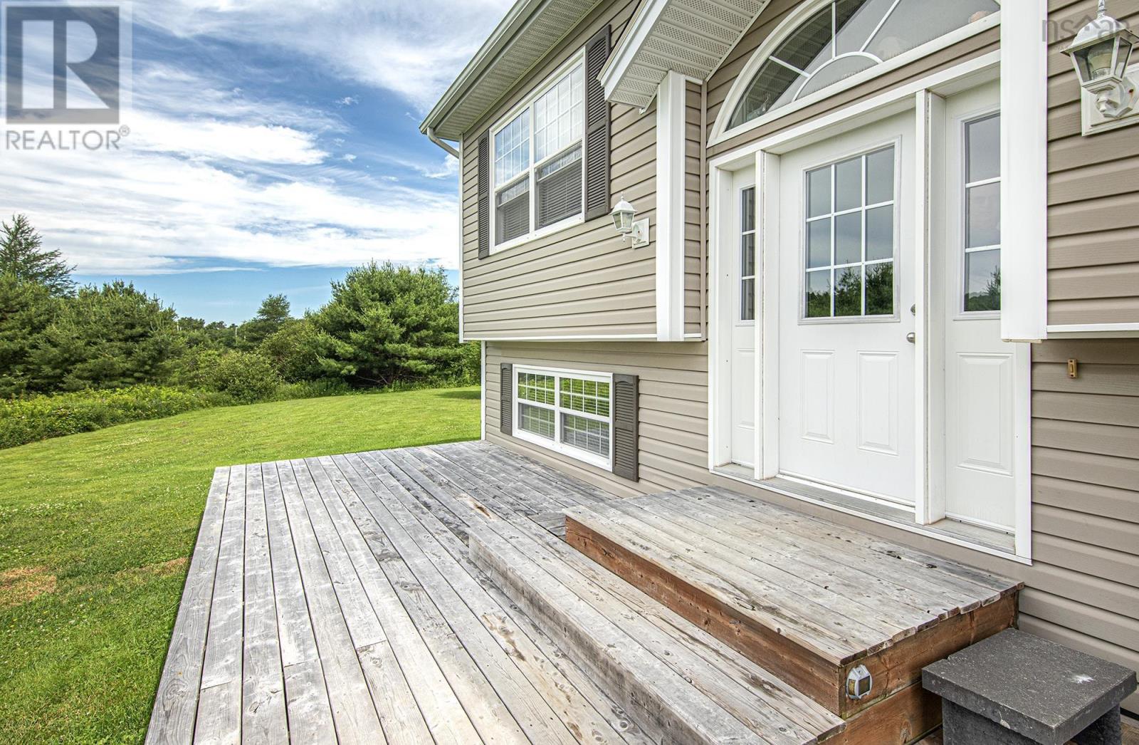 579 Highway 1, Mount Uniacke, Nova Scotia  B0N 1Z0 - Photo 3 - 202517160
