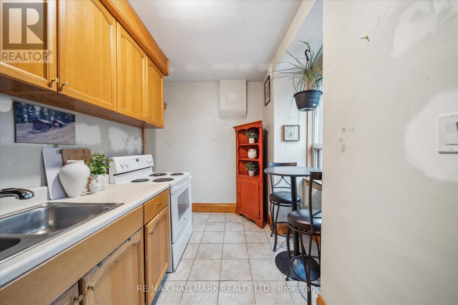 510 Northcliffe Boulevard, Toronto, Ontario  M6E 3L5 - Photo 11 - C12278364