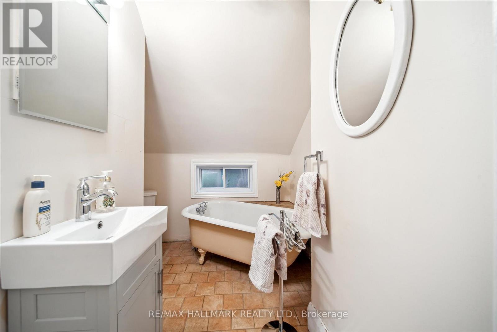 510 Northcliffe Boulevard, Toronto, Ontario  M6E 3L5 - Photo 20 - C12278364