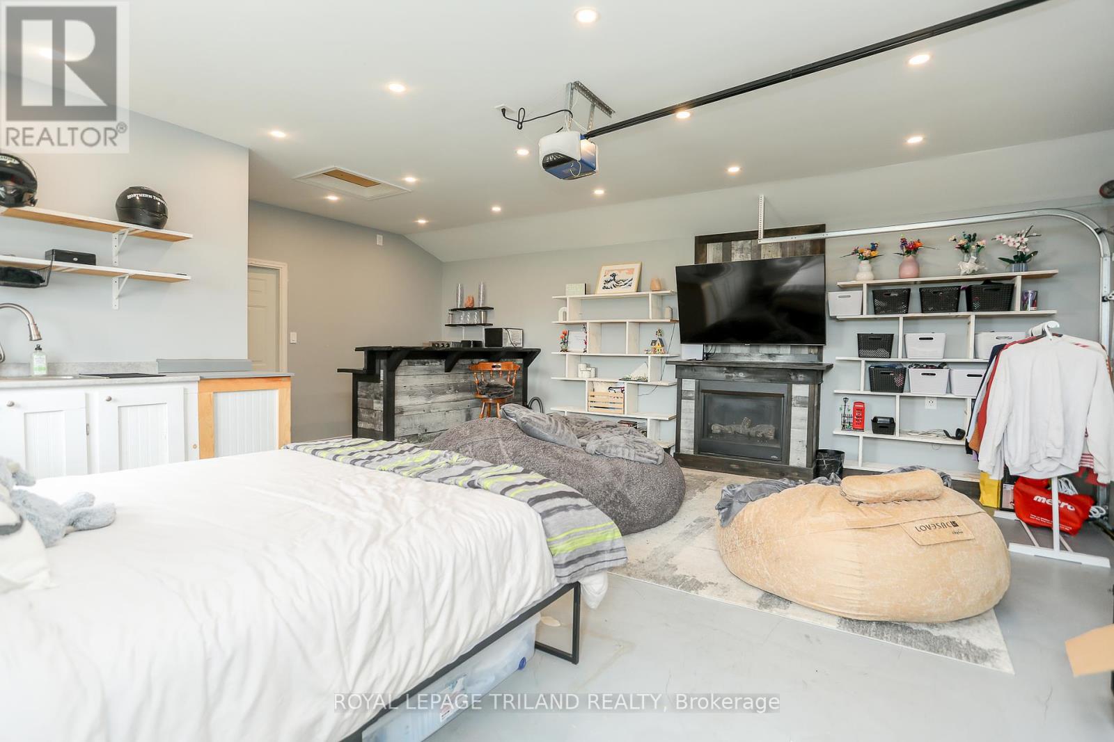 139 Coulter Avenue, Central Elgin, Ontario  N5R 5A6 - Photo 3 - X12257545