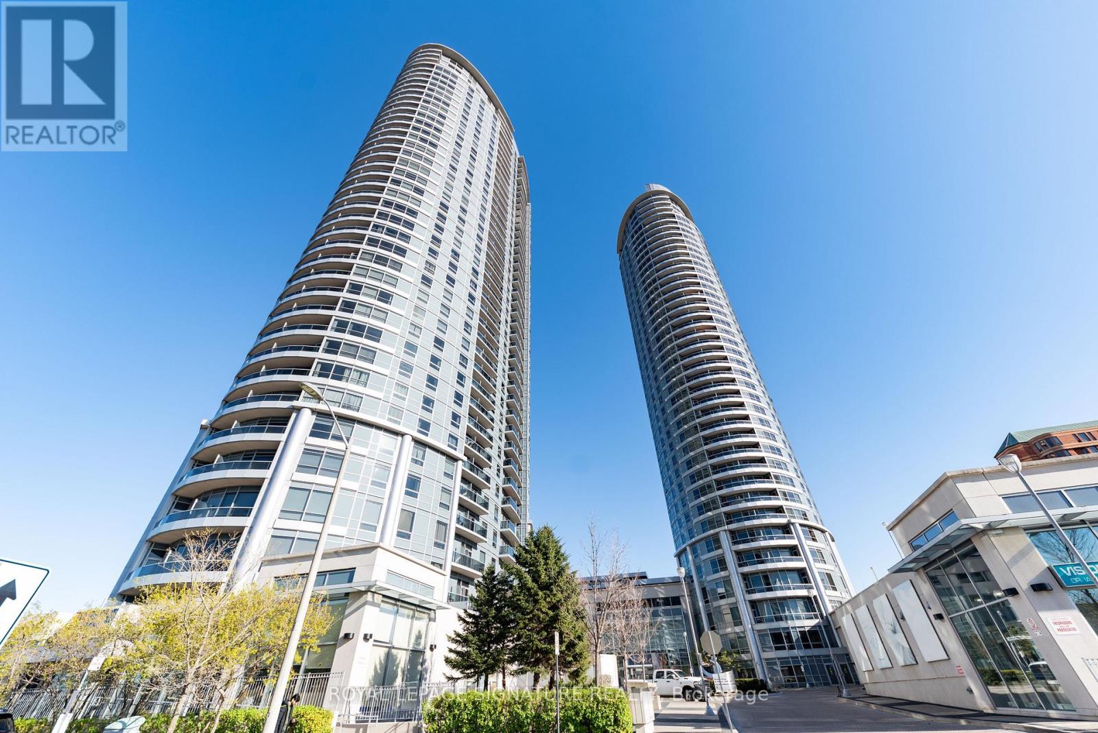 1423 - 135 VILLAGE GREEN SQUARE, Toronto, Ontario