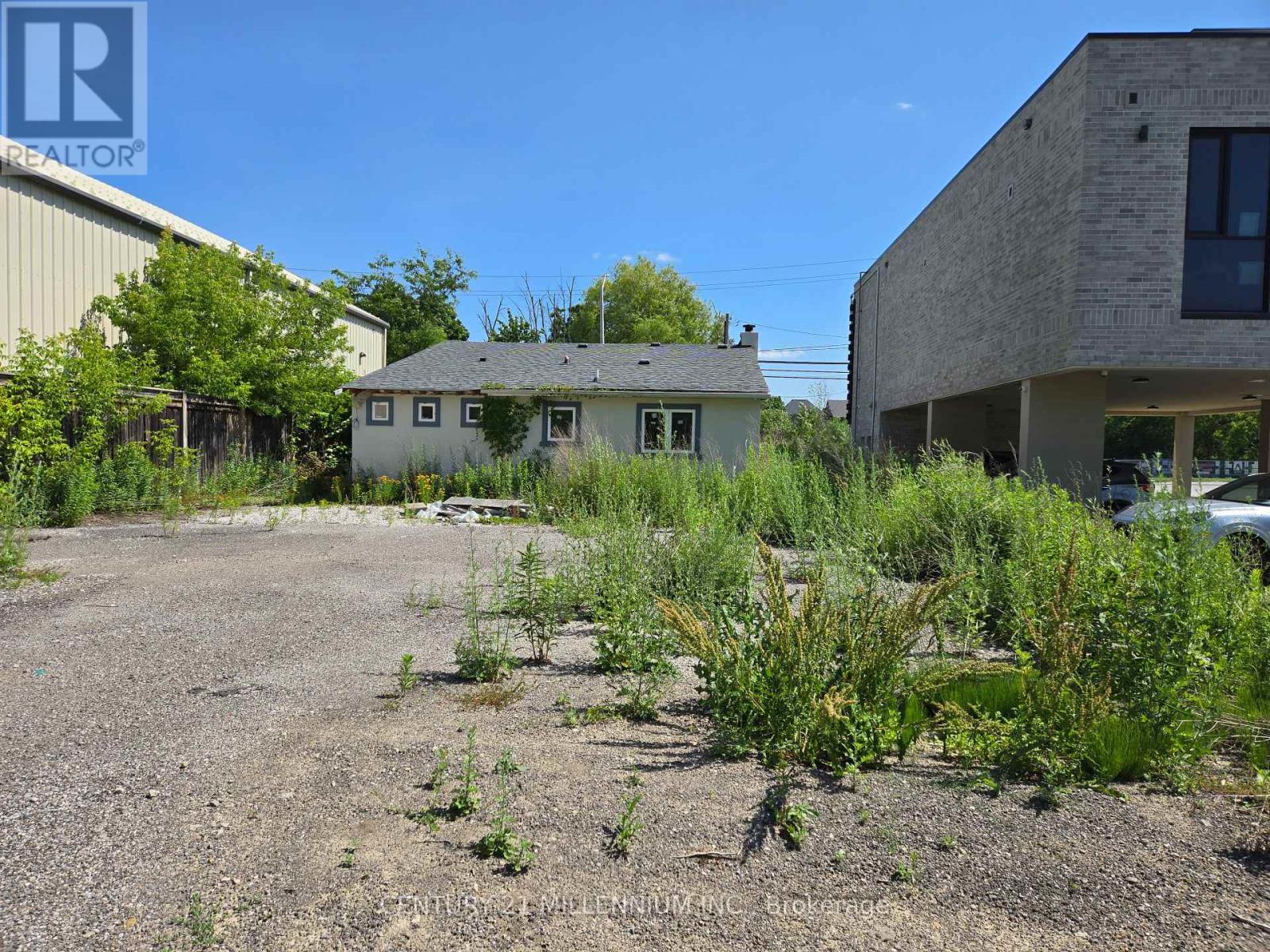 220 King Road, Richmond Hill, Ontario  L4E 2W1 - Photo 5 - N12278473