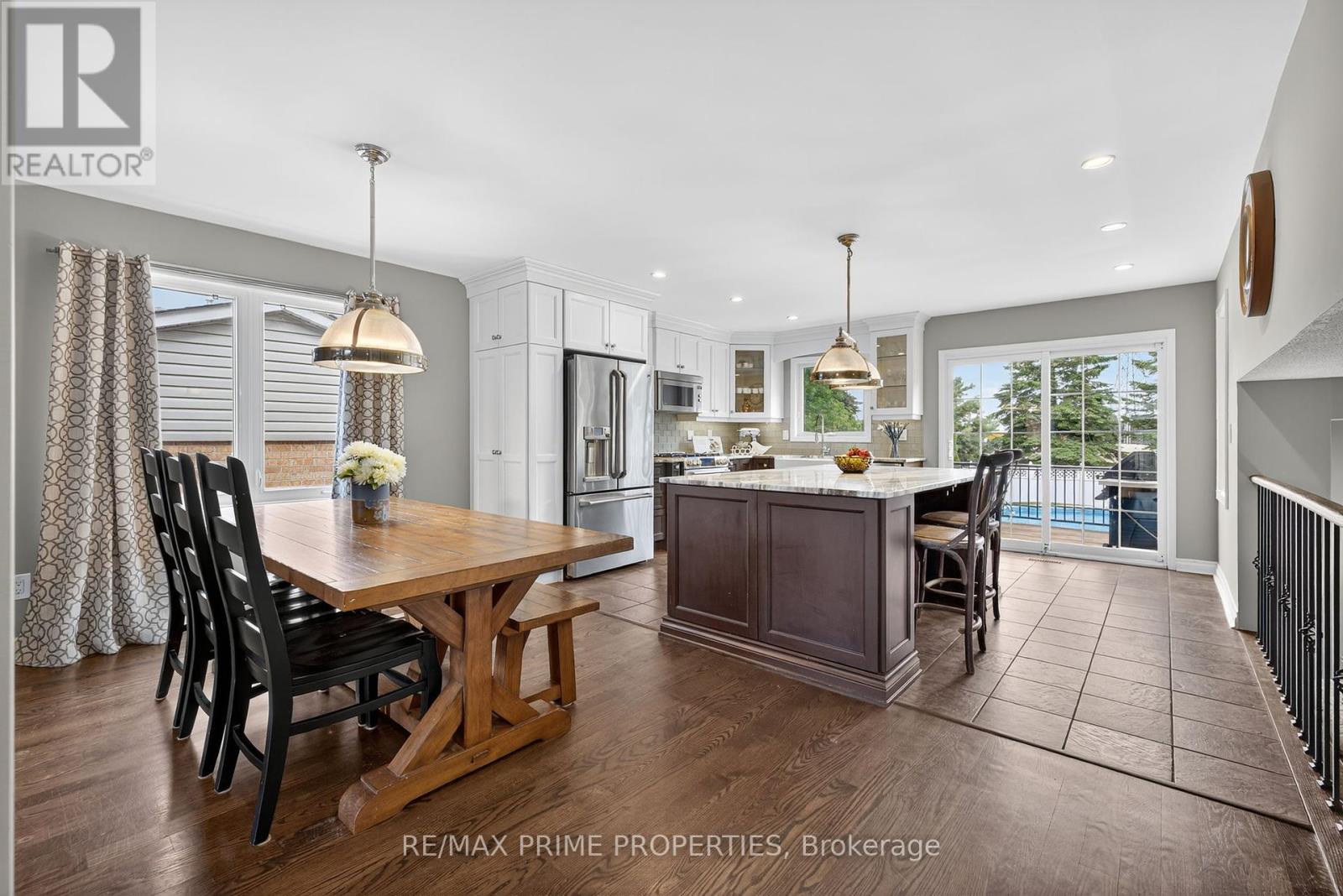 Property at 216 CROSSLAND GATE image 4