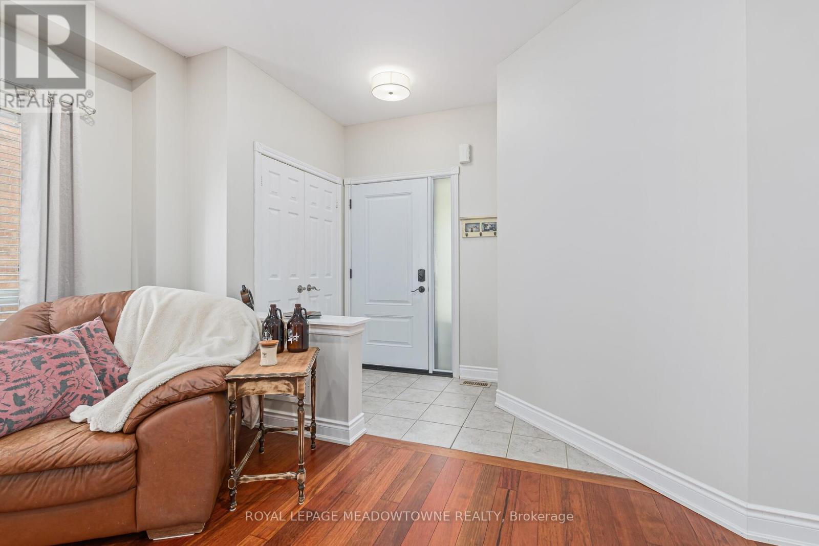 Property at 25 MILFOIL STREET image 4