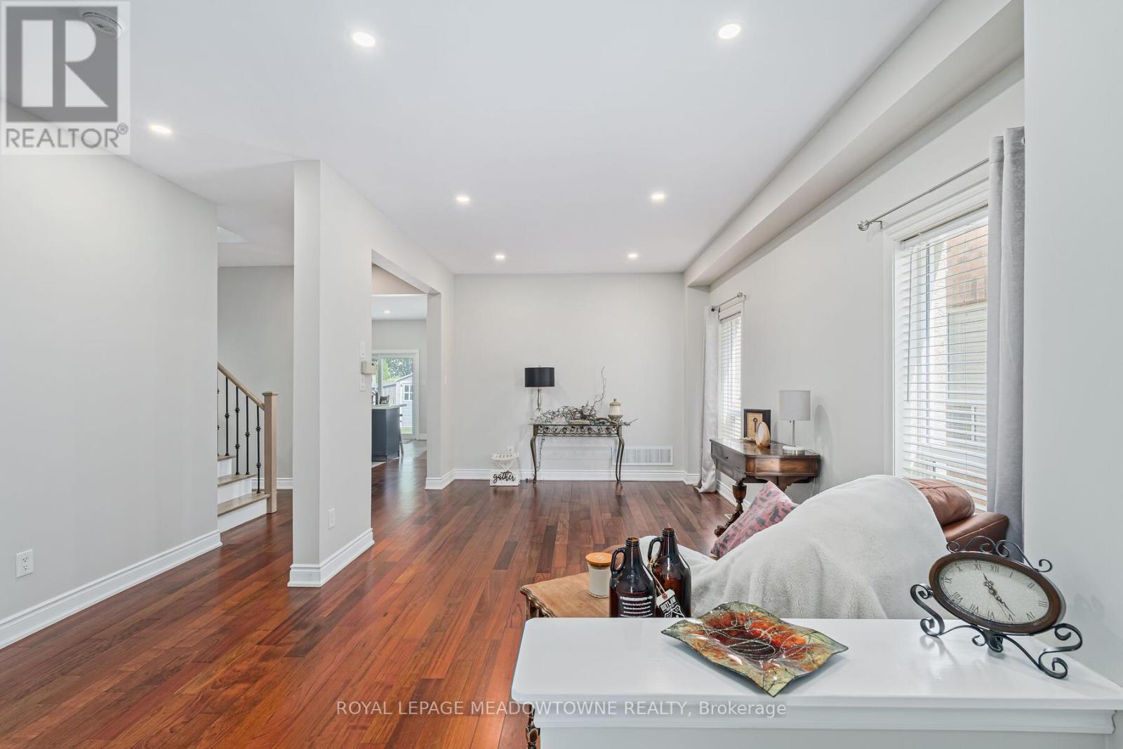 Property at 25 MILFOIL STREET image 5