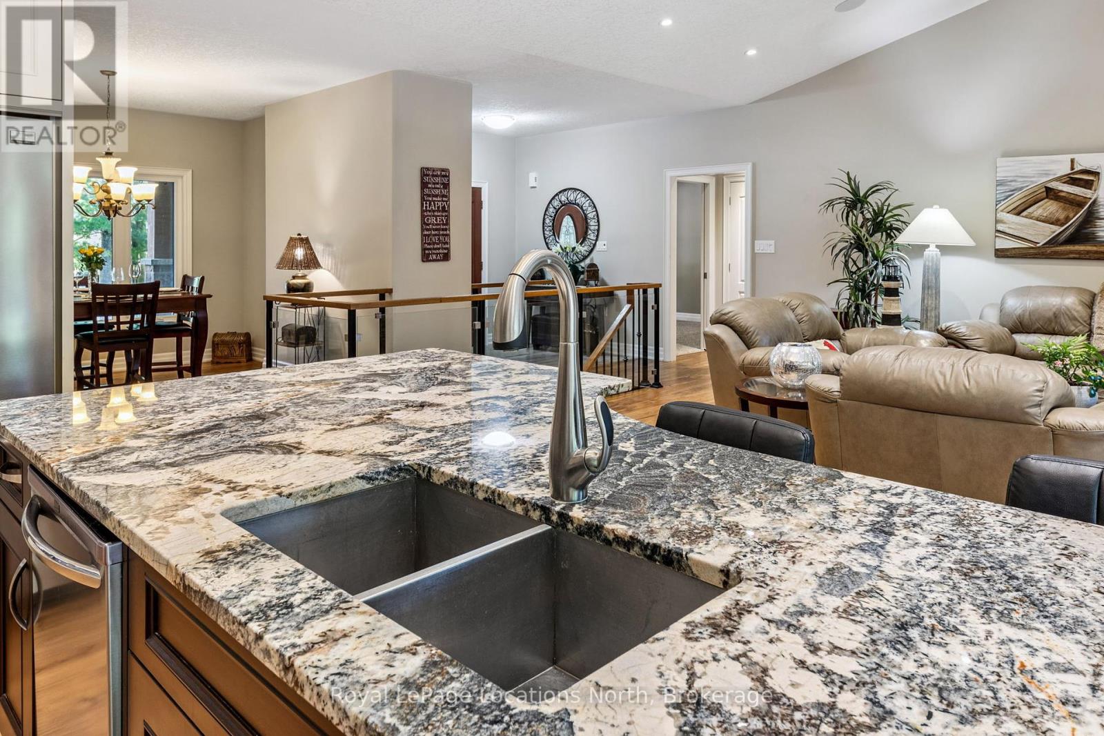 77 Knox Road W, Wasaga Beach, Ontario  L9Z 2A8 - Photo 16 - S12278611