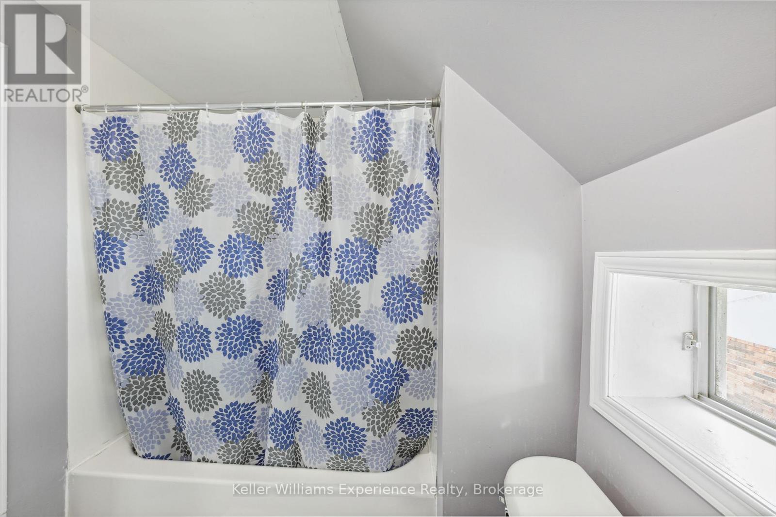 95 Fox Street, Penetanguishene, Ontario  L9M 1C8 - Photo 14 - S12278627