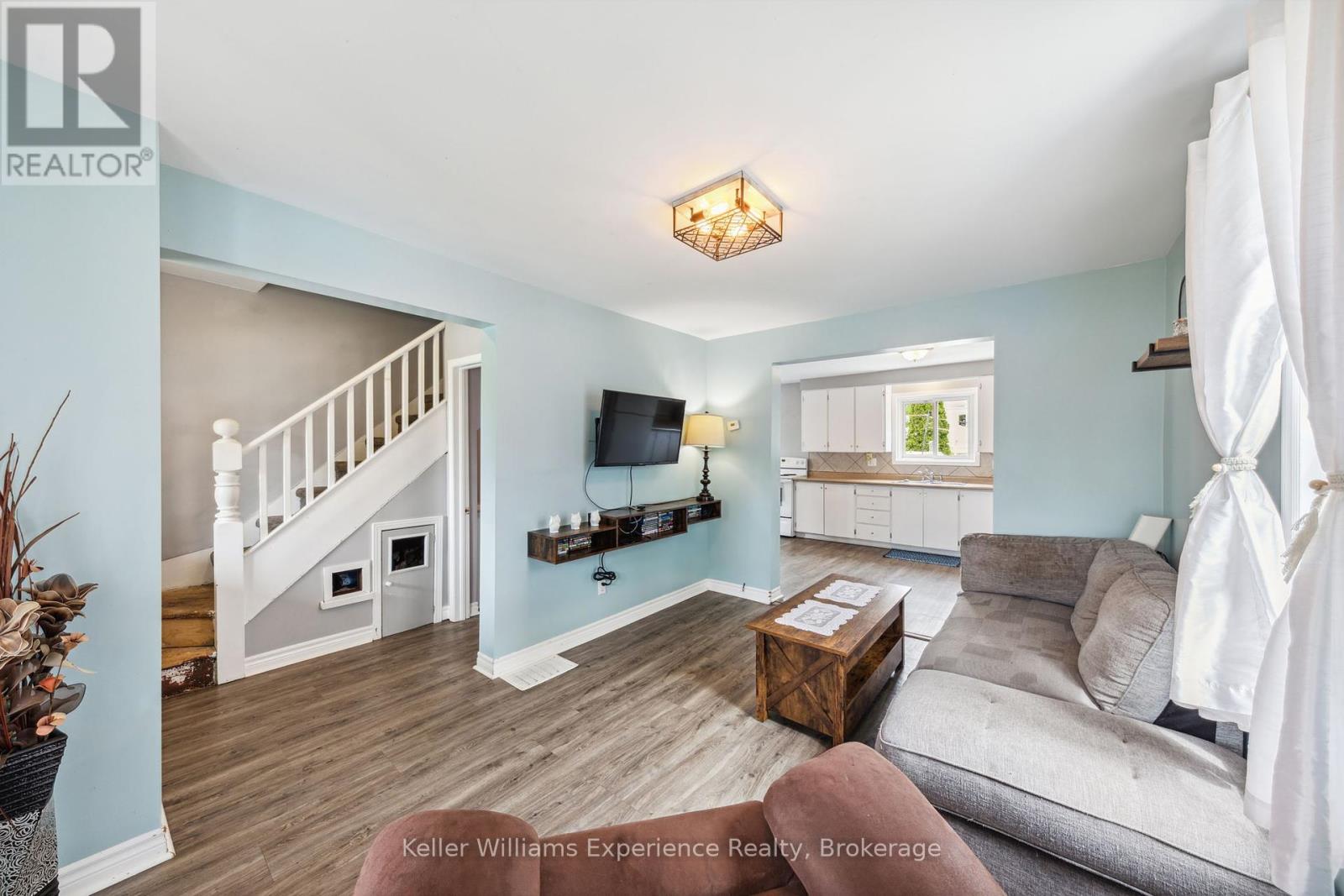 95 Fox Street, Penetanguishene, Ontario  L9M 1C8 - Photo 4 - S12278627