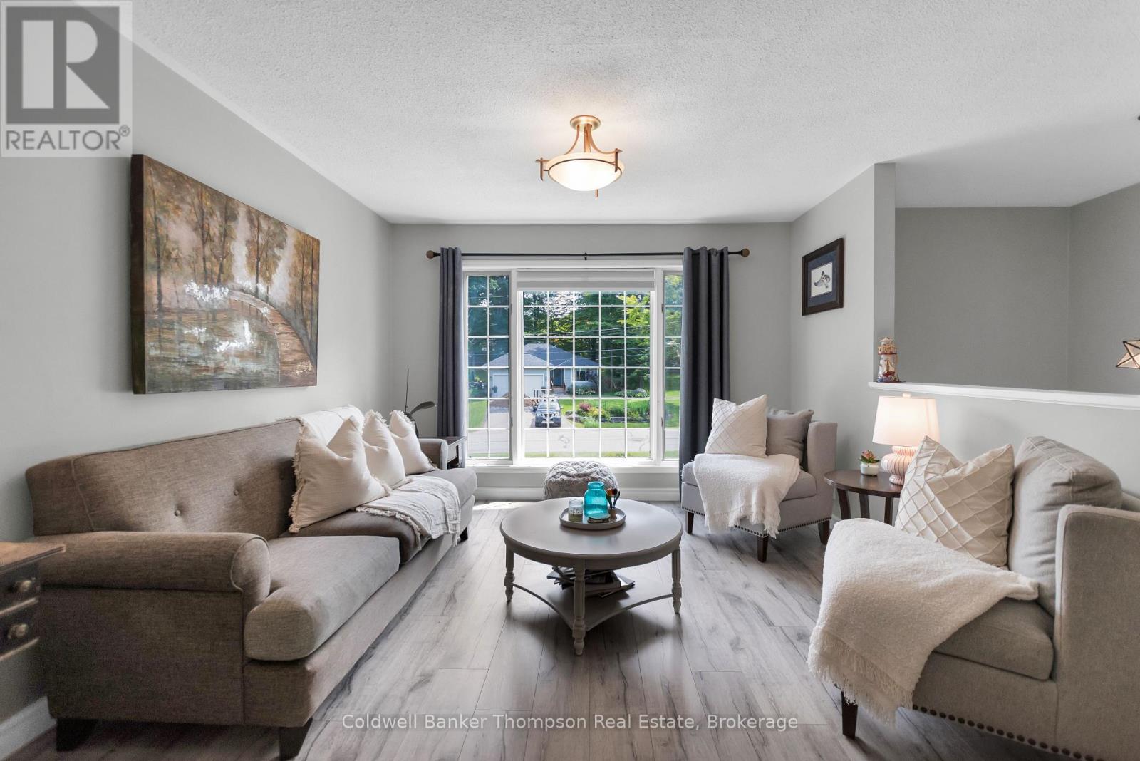 32 Southdale Drive, Huntsville, Ontario  P1H 1P7 - Photo 5 - X12278602