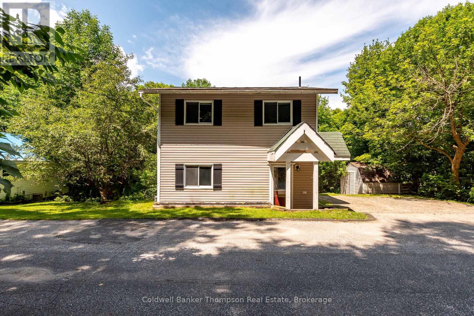 <div class="slider-price">$549,900</div><p>16 Walpole Street, Huntsville, Ontario</p>