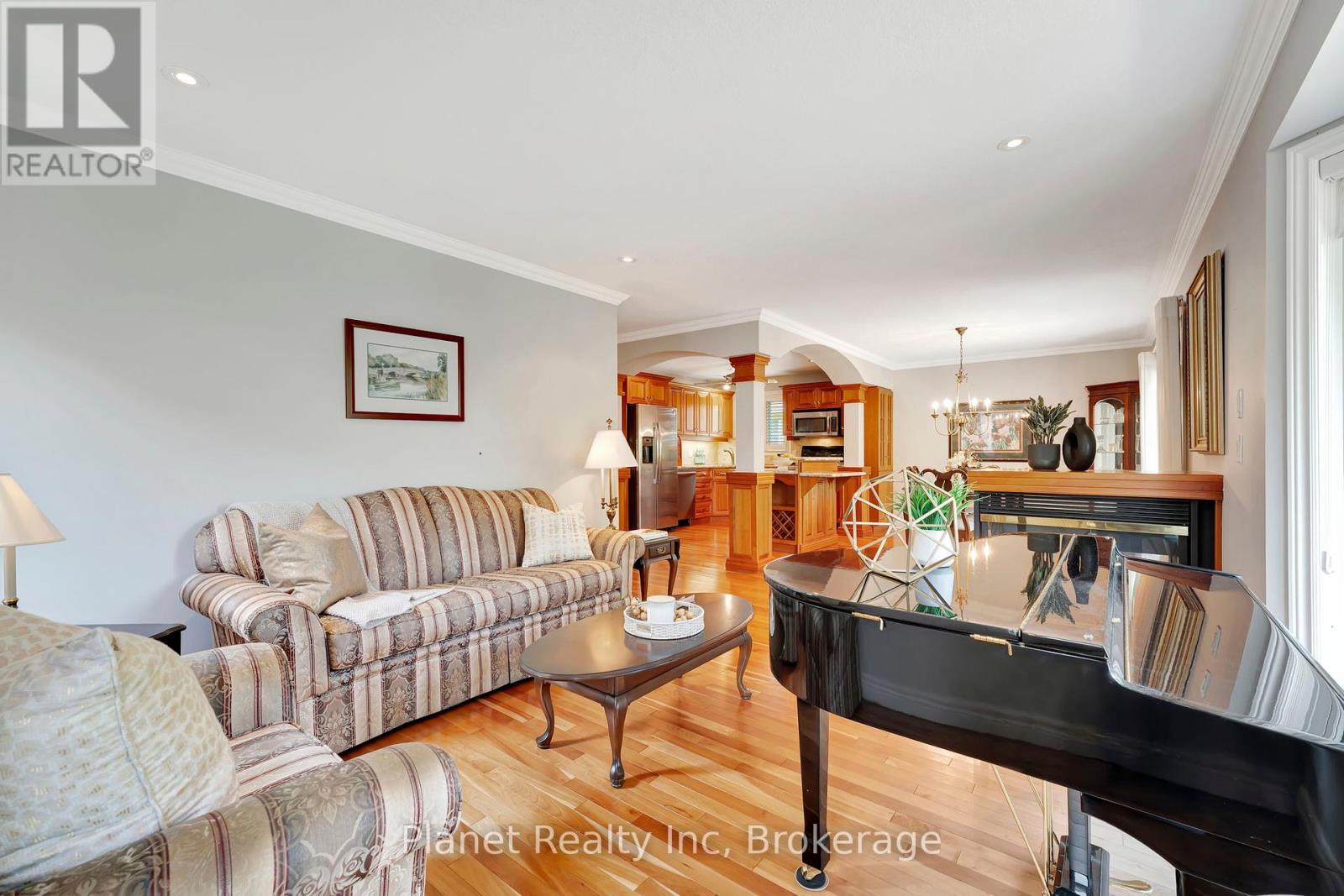 18 Beechlawn Boulevard, Guelph, Ontario  N1G 4X7 - Photo 12 - X12278654