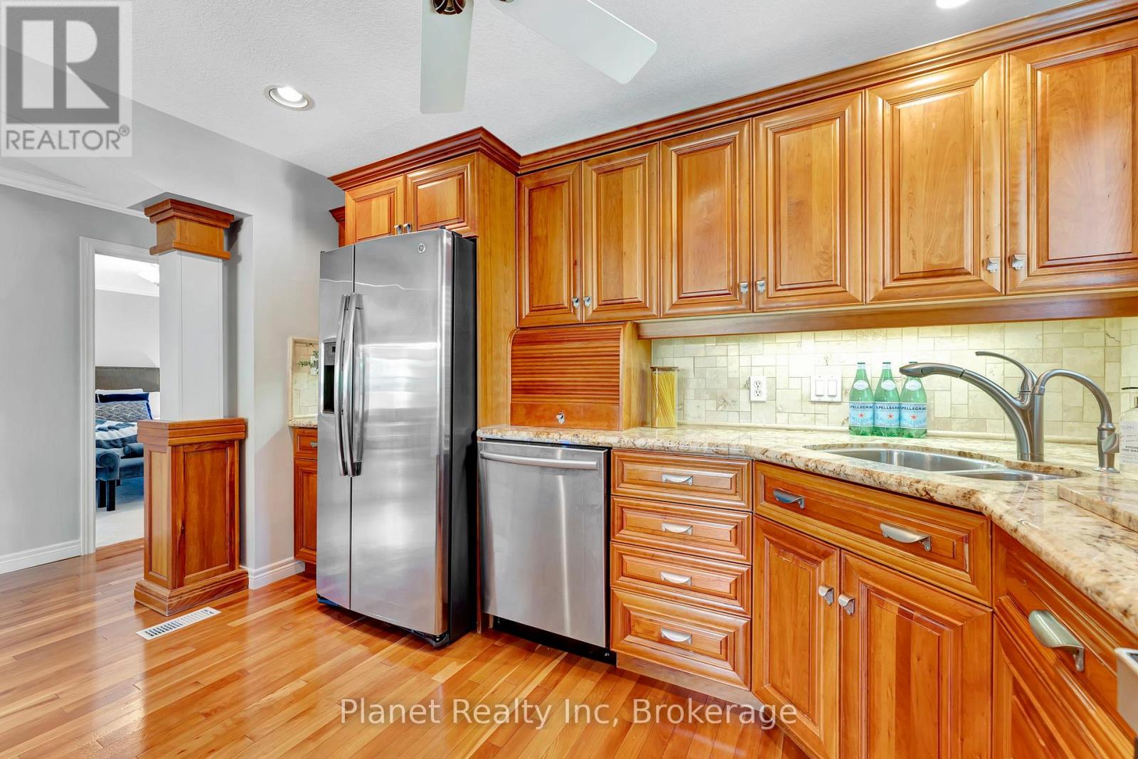 18 Beechlawn Boulevard, Guelph, Ontario  N1G 4X7 - Photo 8 - X12278654